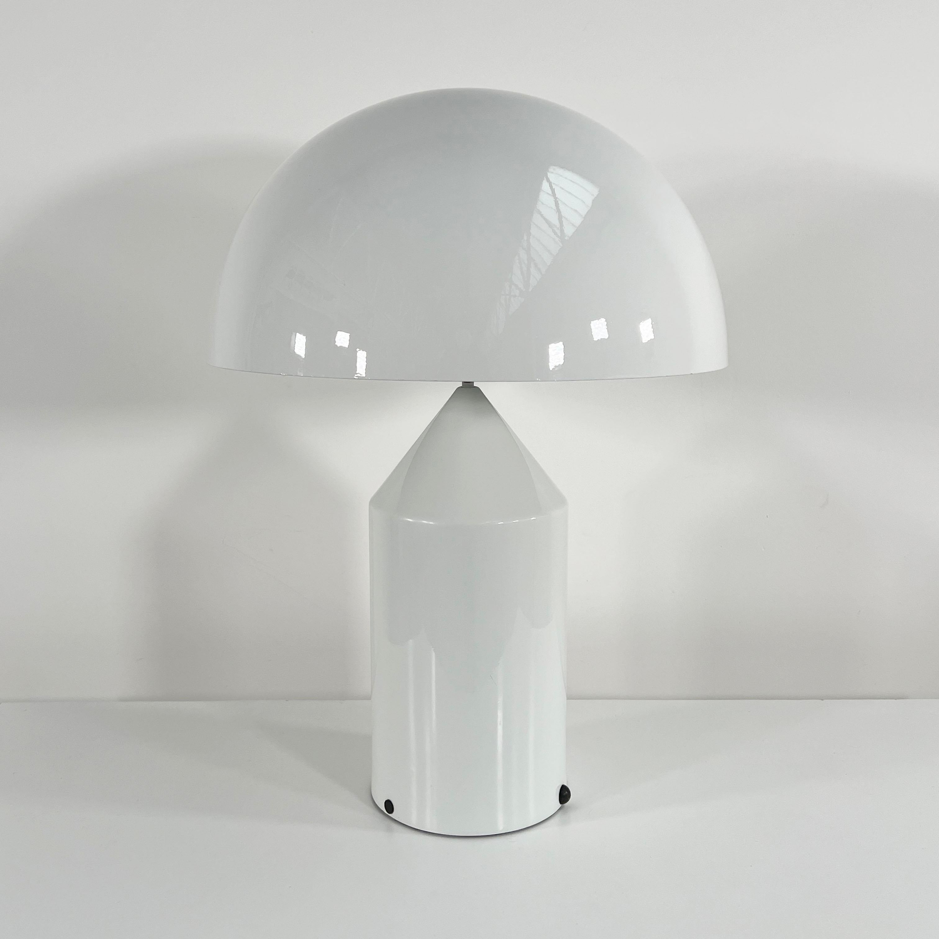 Mid-Century Modern Large Vintage White Atollo Table Lamp by Vico Magistretti for Oluce, 1960s For Sale