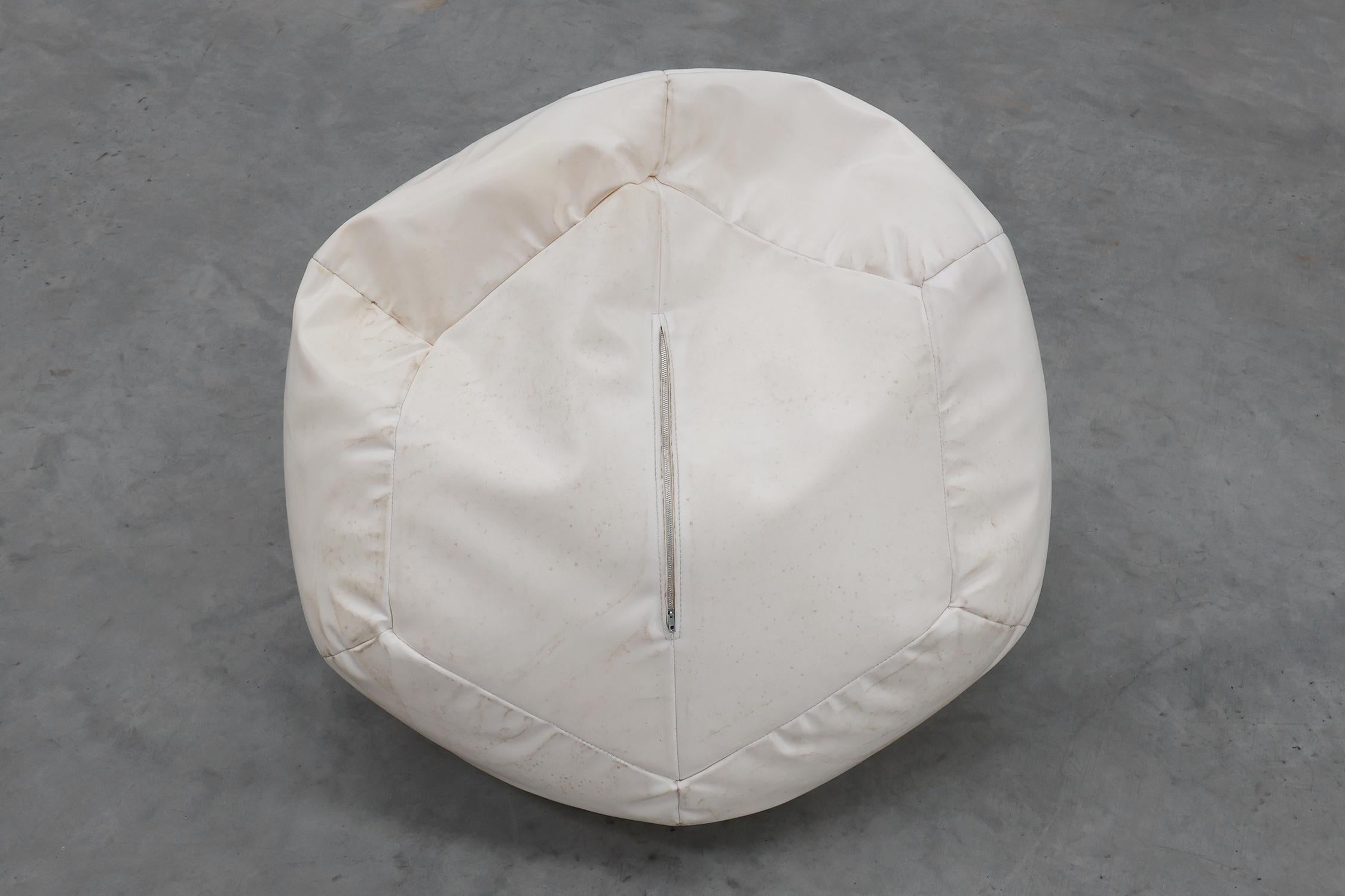 Großer weißer Vintage-Sitzsack aus den siebziger Jahren (Moderne der Mitte des Jahrhunderts) im Angebot