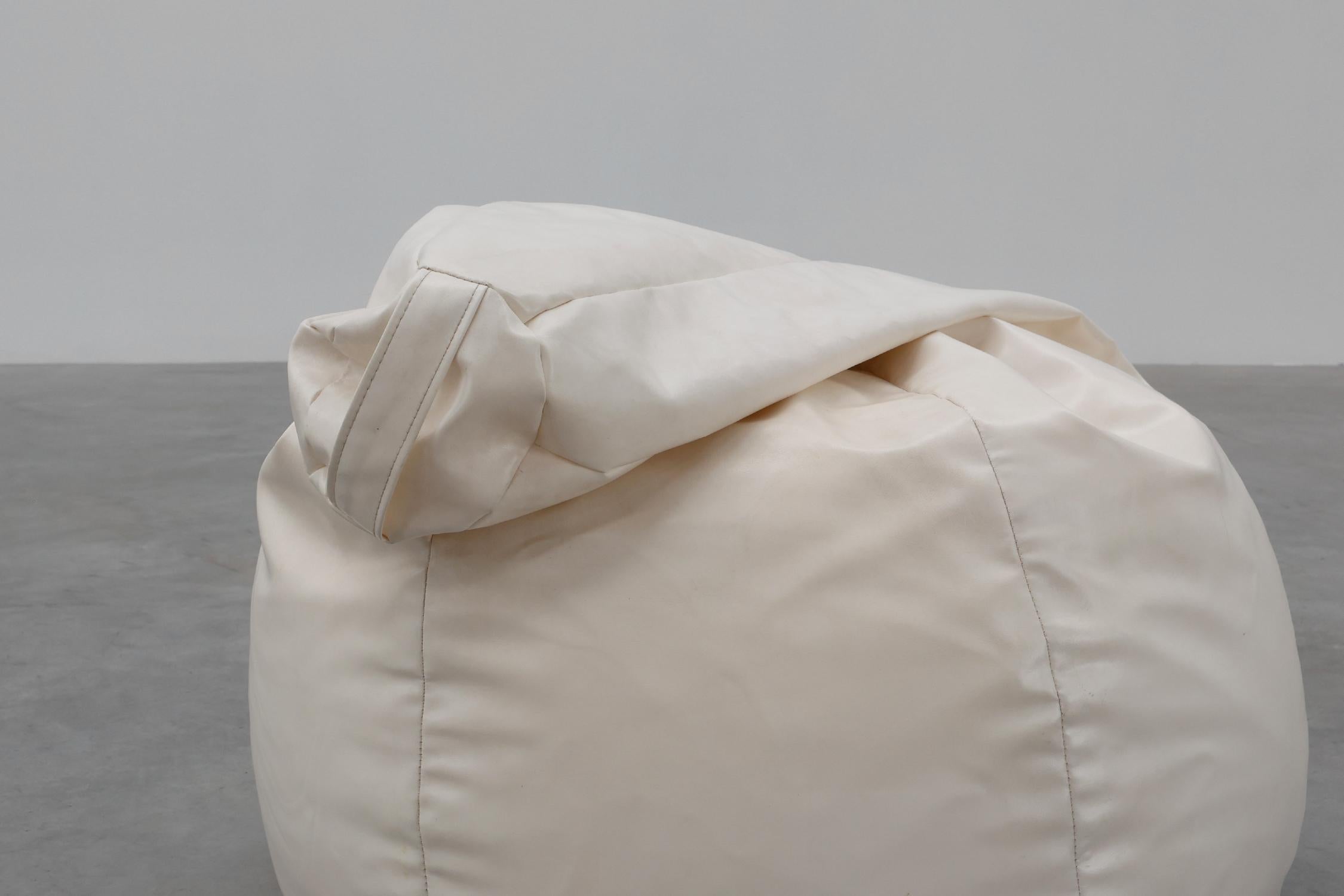 Großer weißer Vintage-Sitzsack aus den siebziger Jahren (Belgisch) im Angebot