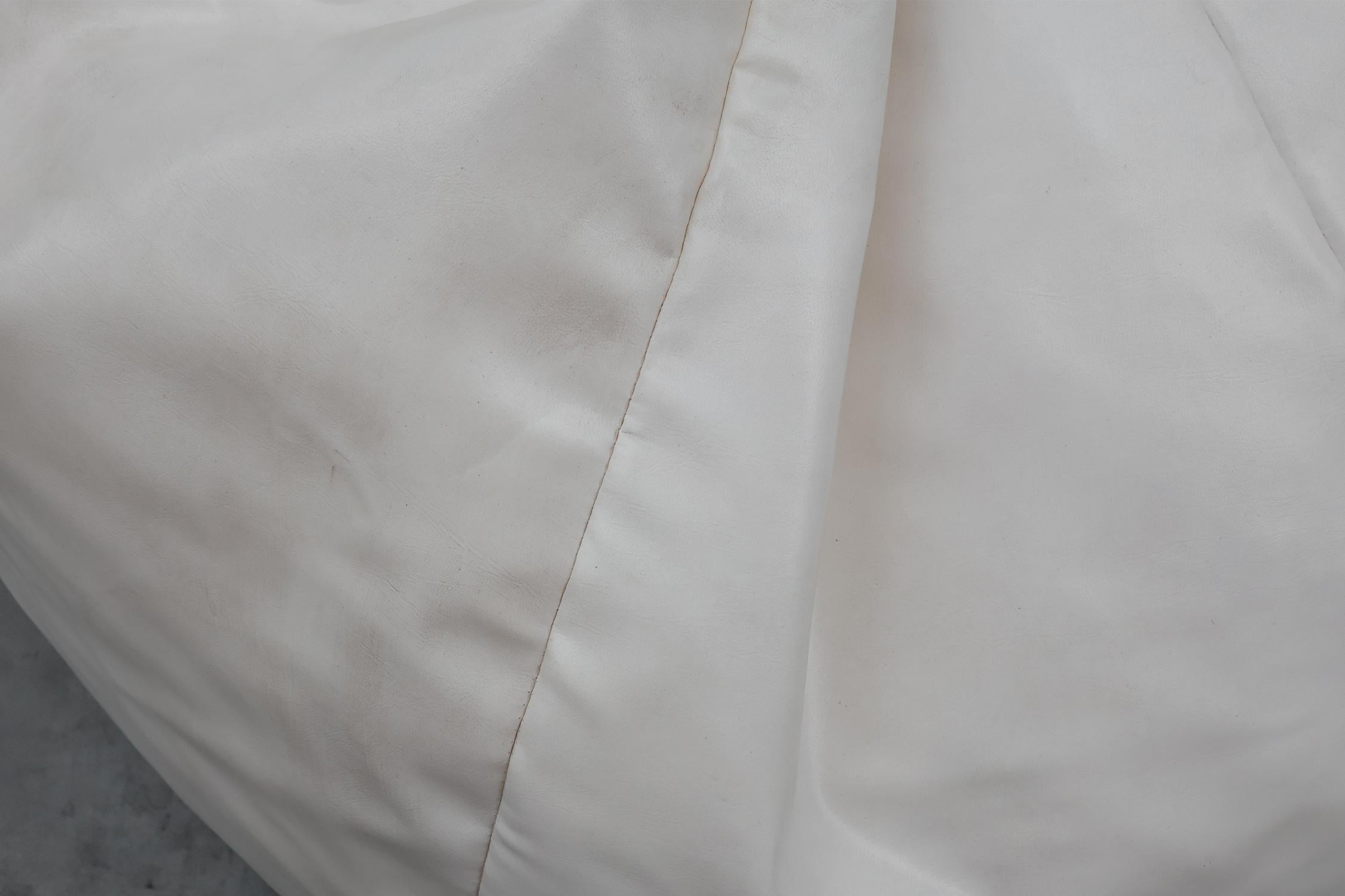 Großer weißer Vintage-Sitzsack aus den siebziger Jahren im Angebot 1