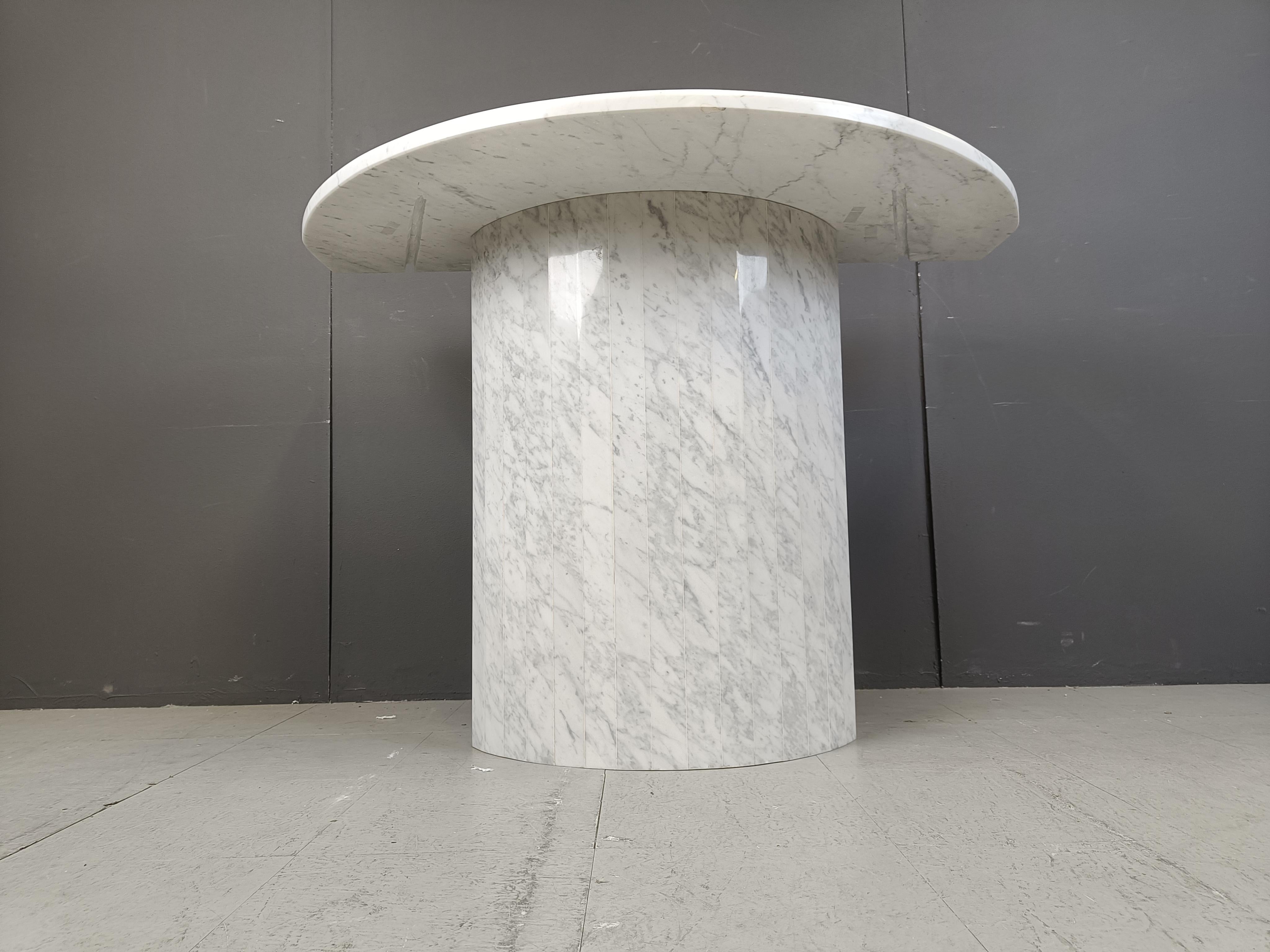 Large vintage white marble console table Italy, 1970s In Good Condition In Leuven, Vlaams Gewest