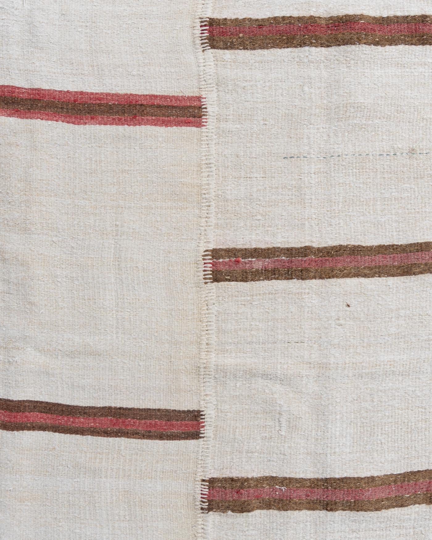 Großer weißer türkischer Vintage-Kilim-Flachgewebe-Teppich Läufer 14' x 26' (Türkisch) im Angebot