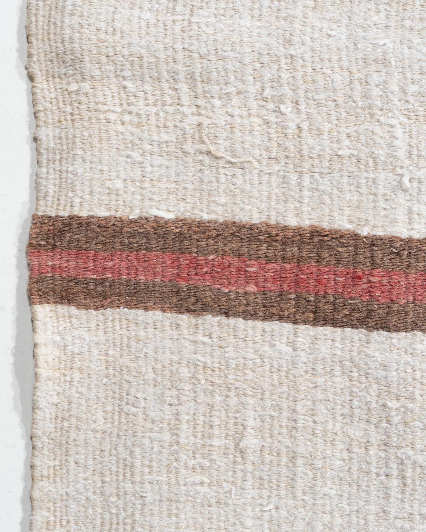 Großer weißer türkischer Vintage-Kilim-Flachgewebe-Teppich Läufer 14' x 26' (Handgewebt) im Angebot
