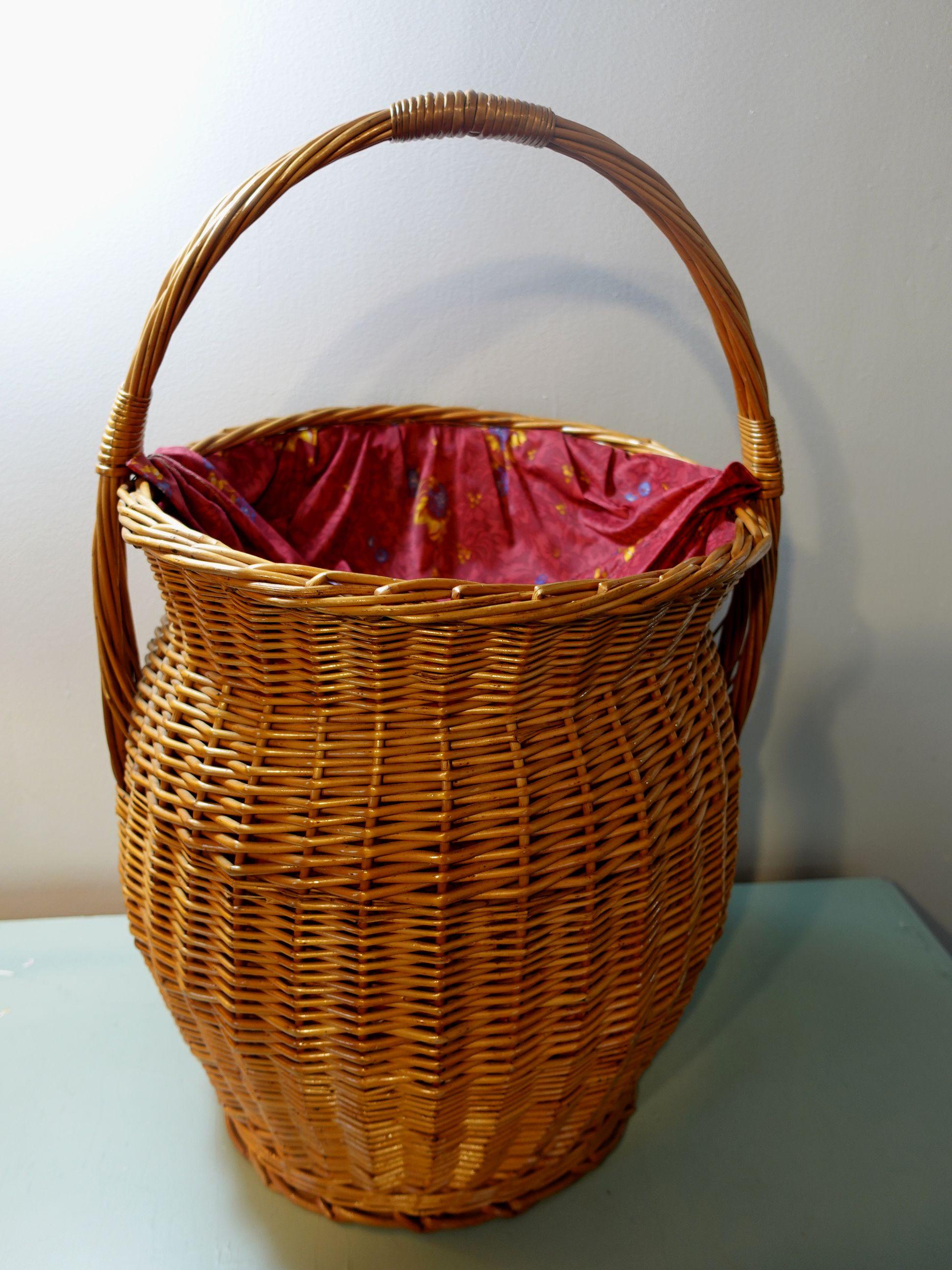 Large Vintage Wicker, Fabric Lined Basket/Hamper In Excellent Condition For Sale In Norton, MA