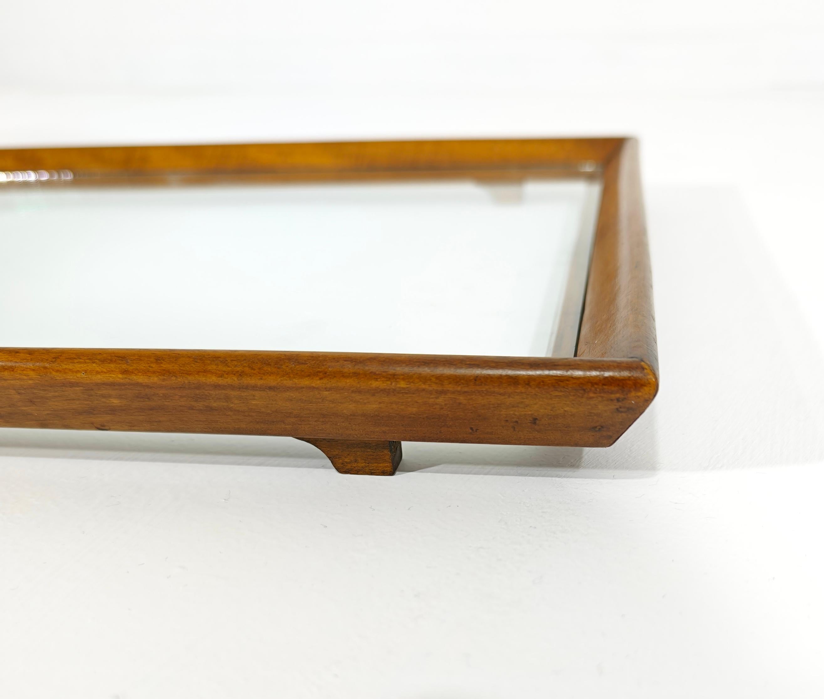 Italiano Grande vassoio da portata vintage in legno e vetro Mid-Century Design Italia 1960s in vendita