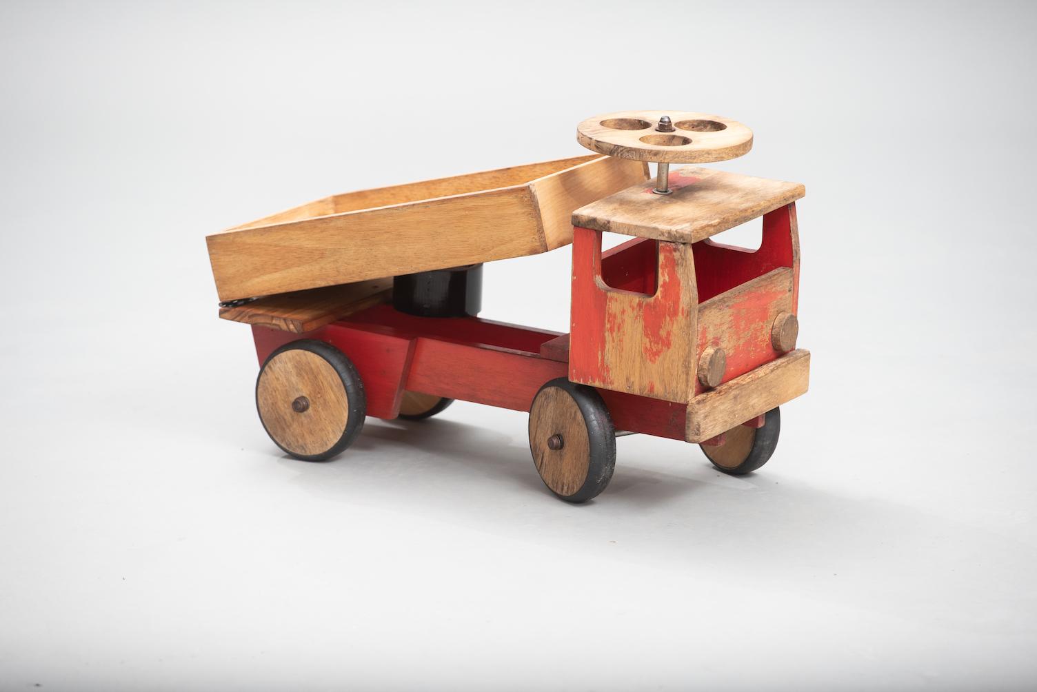 Groer Vintage-Spielzeugwagen aus Holz fr Kinder (Moderne der Mitte des Jahrhunderts) im Angebot