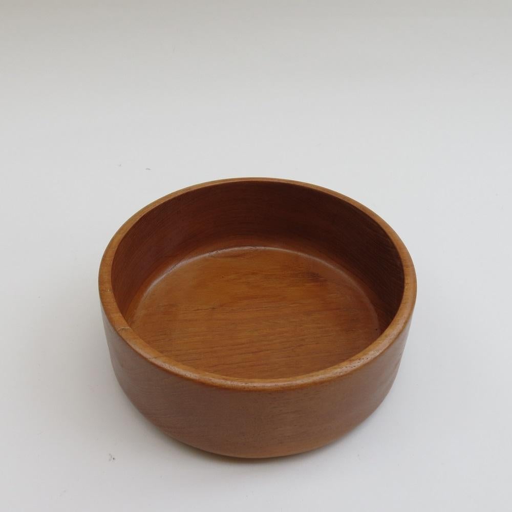 Wonderful vintage wooden bowl from the 1970s, hand turned from solid Teak, Stamped to underside Peter John 
Nice condition, minimal signs of wear, the bowl has been repolished.
ST1371