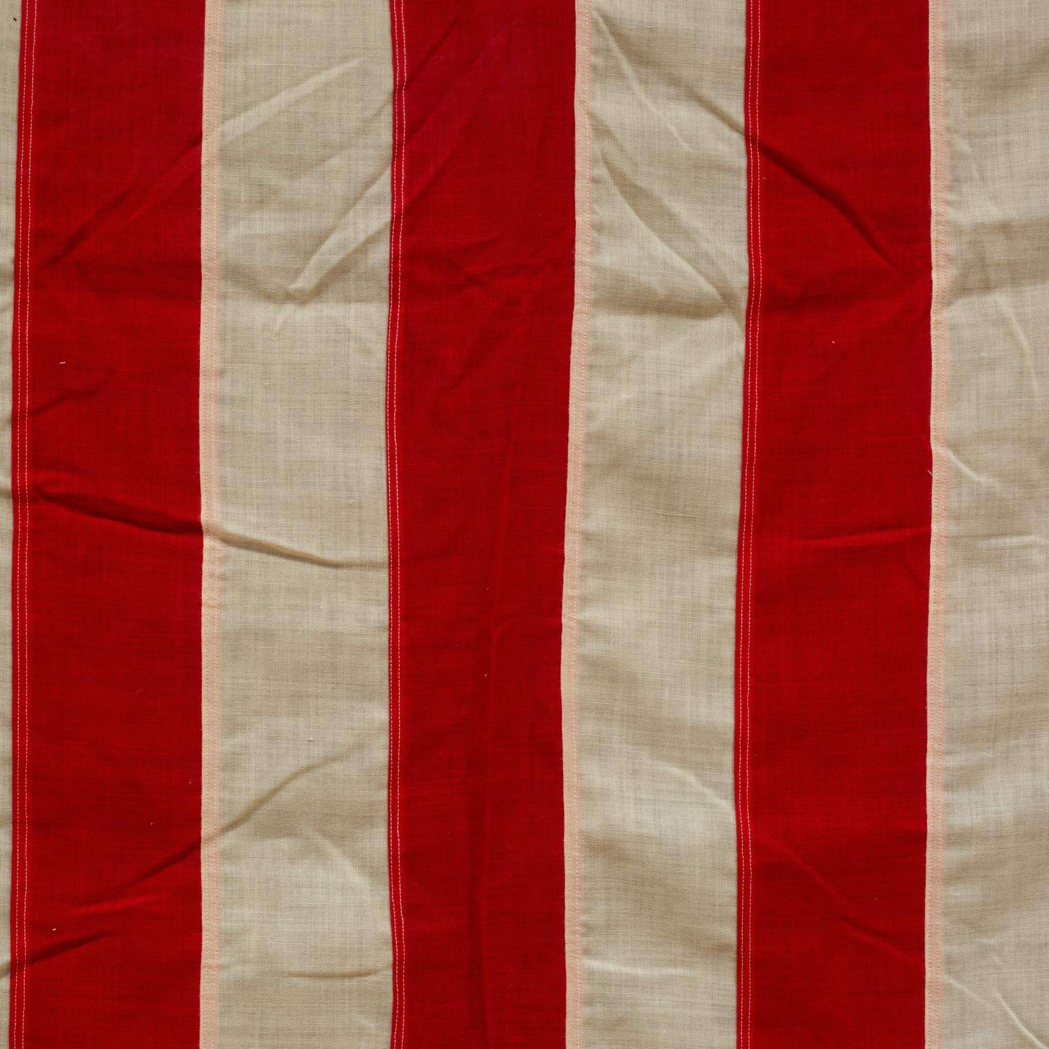 Large Vintage Wool American Flag with 48 Stars c.1940-1950-FREE SHIPPING In Good Condition For Sale In San Francisco, CA