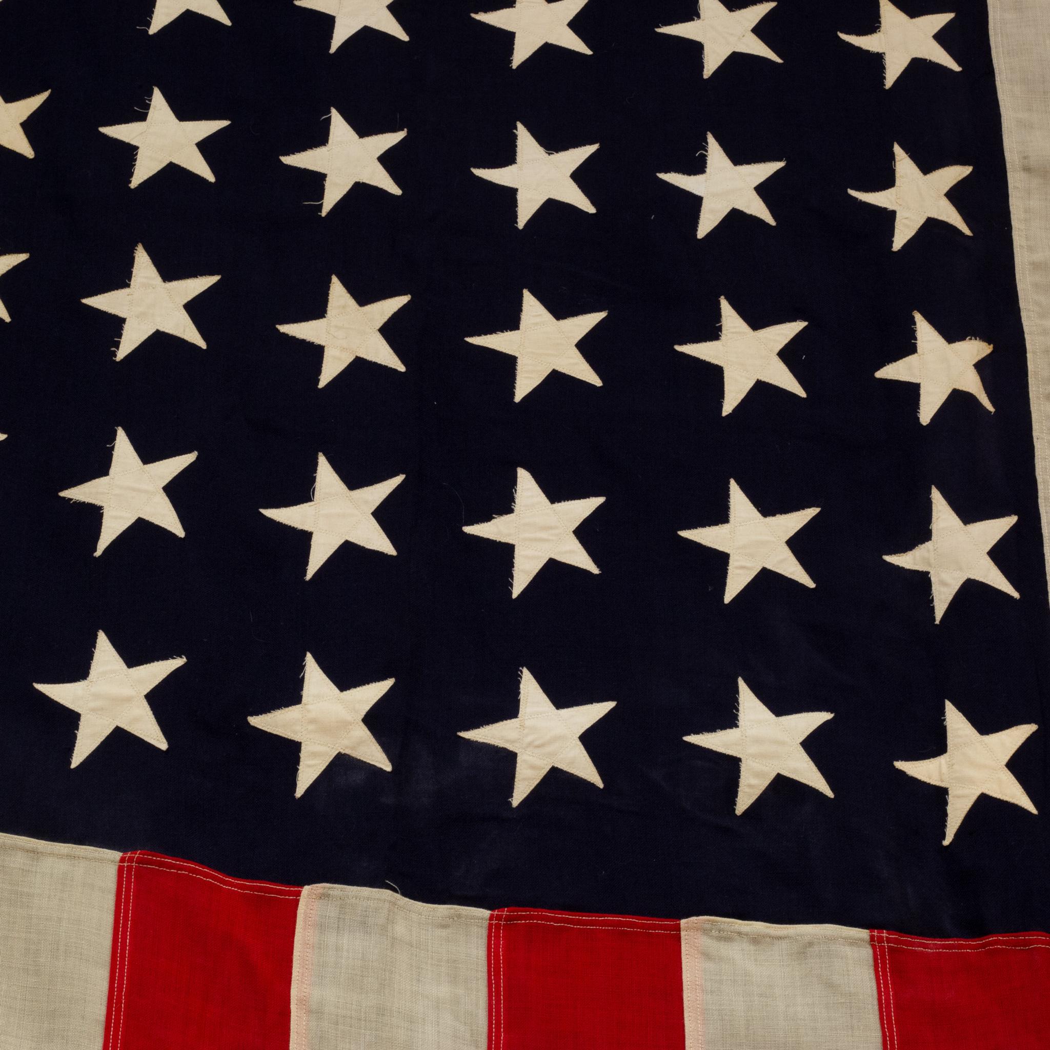20ième siècle Grand drapeau américain en laine avec 48 étoiles, vers 1940-1950, expédition gratuite en vente