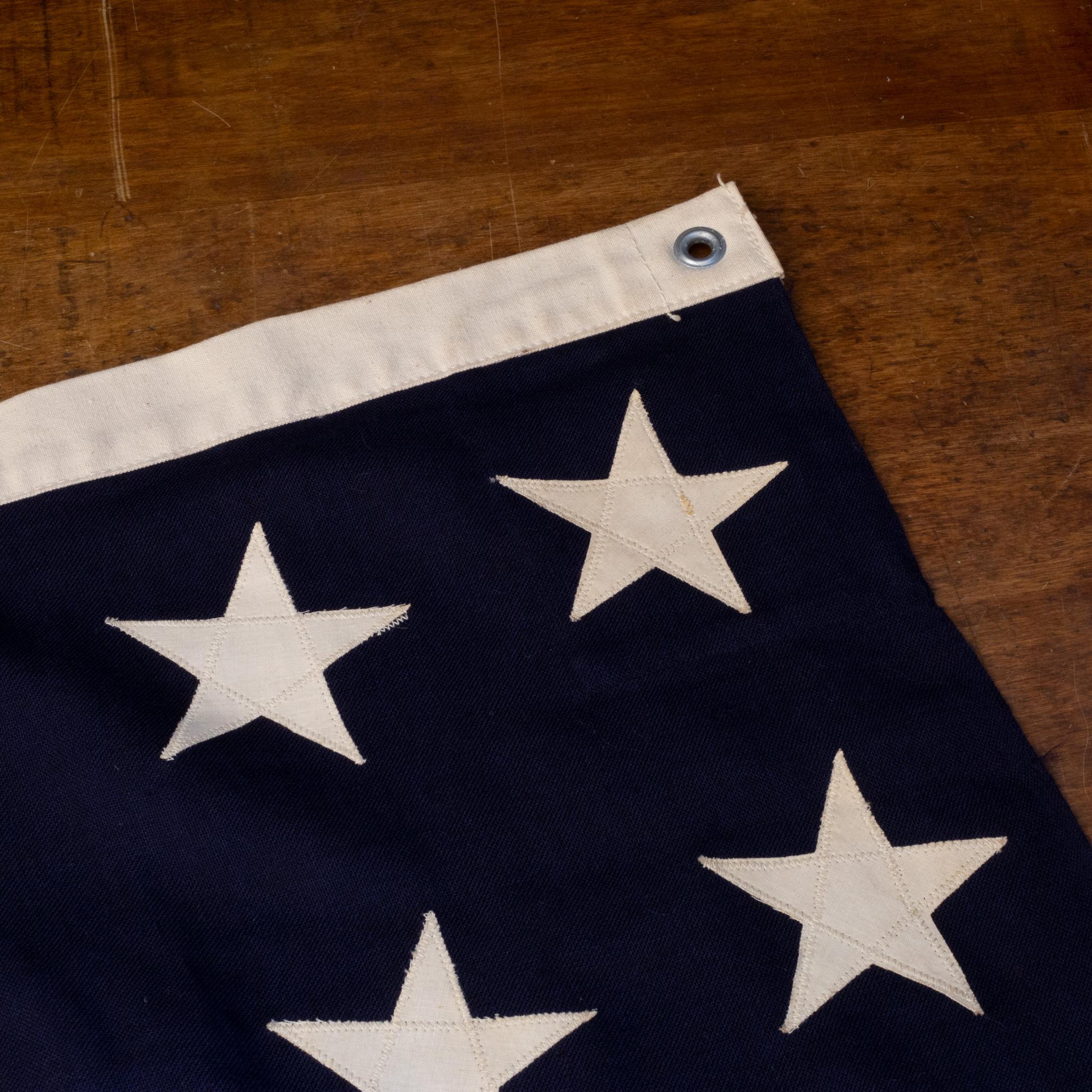 Laiton Grand drapeau américain en laine avec 48 étoiles, vers 1940-1950, expédition gratuite en vente