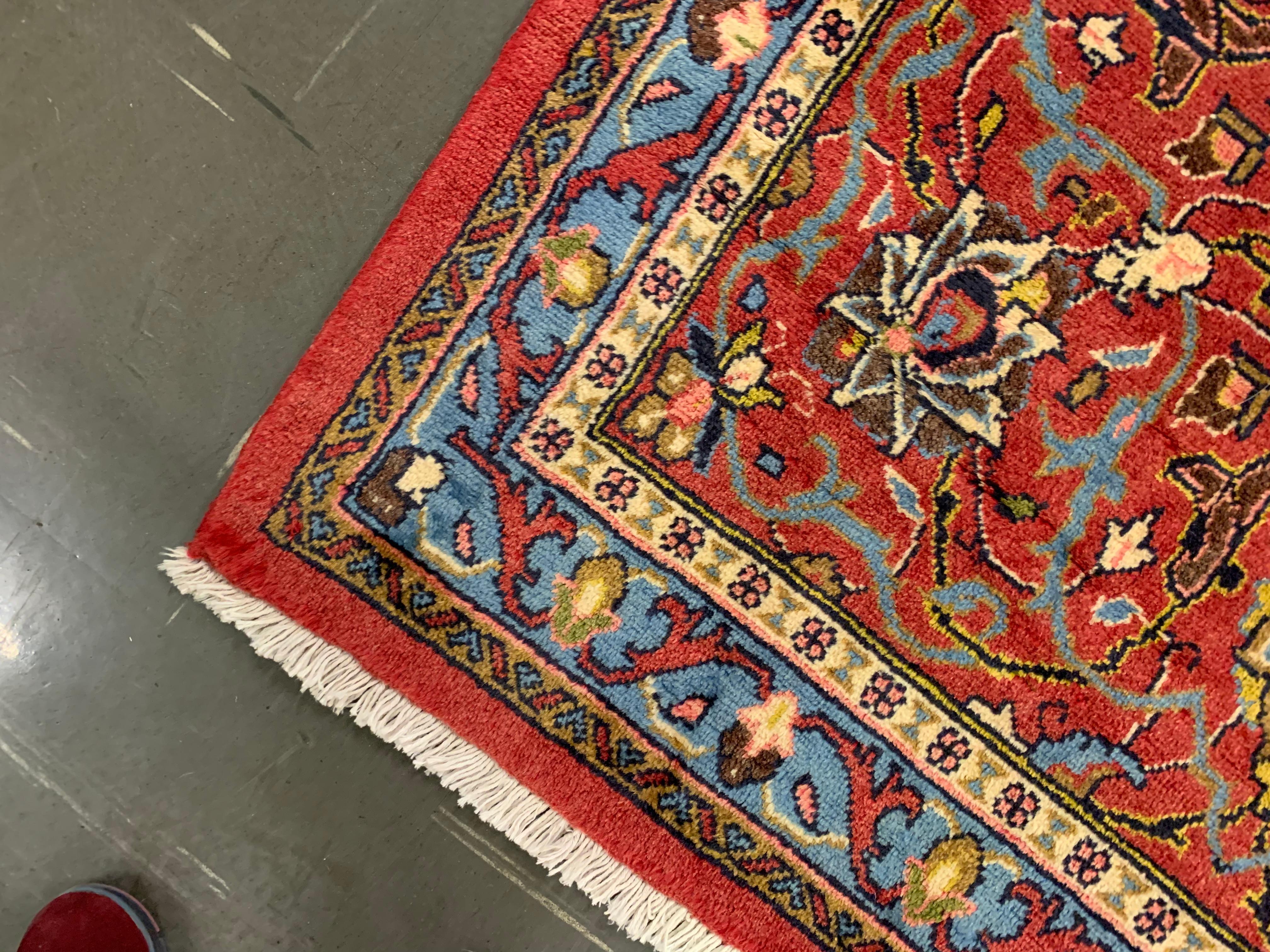 Großer handgewebter traditioneller roter Teppich aus Wolle im Vintage-Stil im Angebot 3
