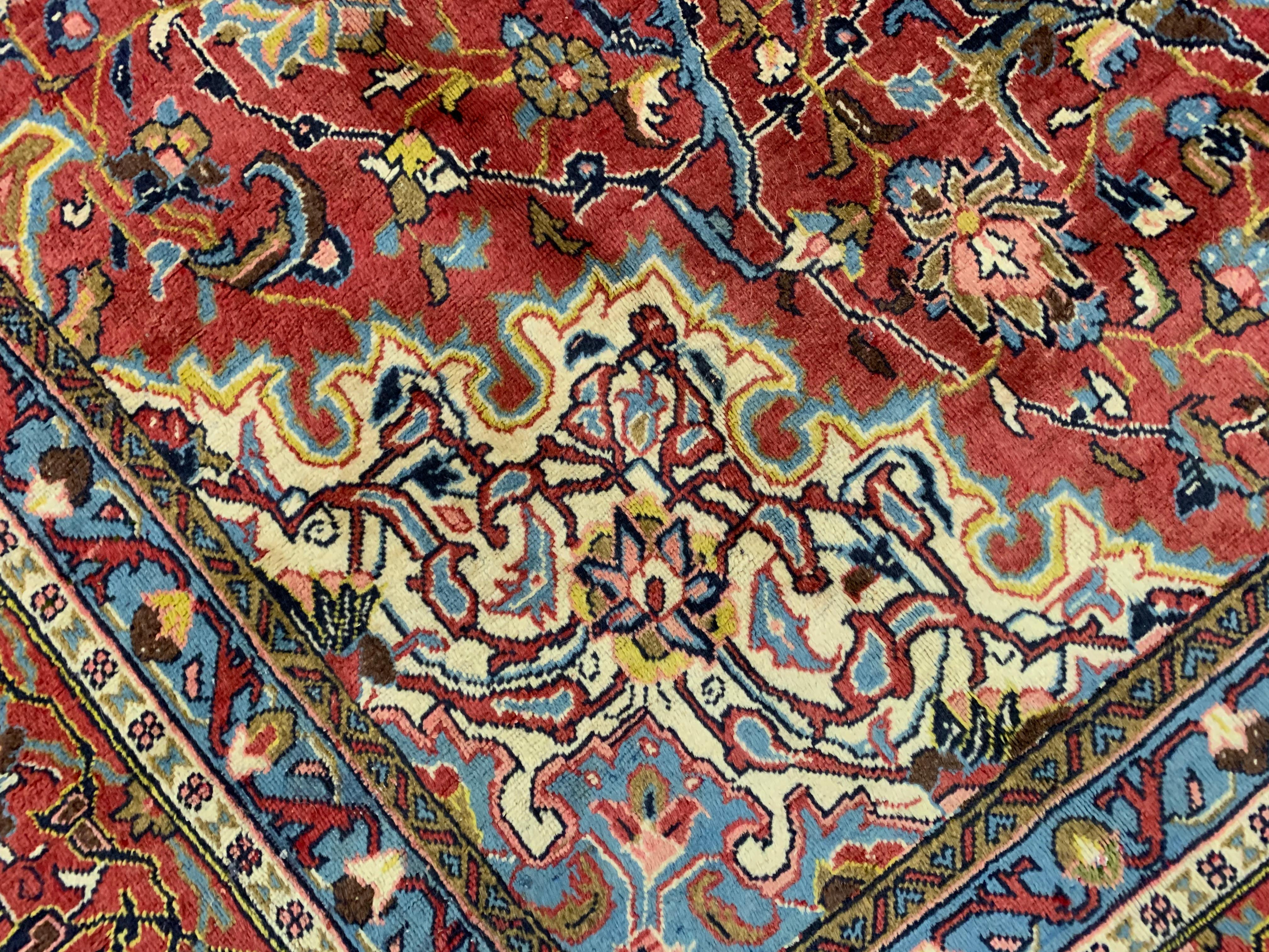 Großer handgewebter traditioneller roter Teppich aus Wolle im Vintage-Stil (Arts and Crafts) im Angebot