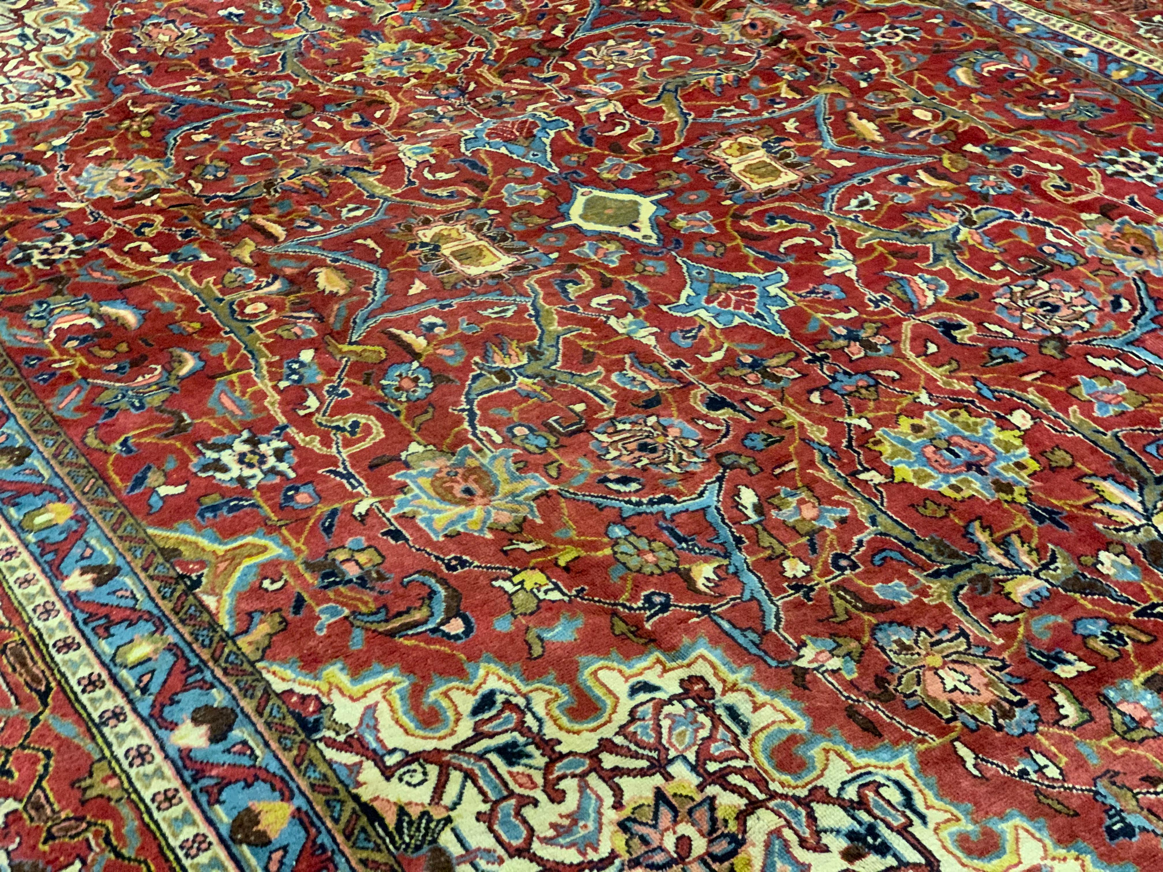 Großer handgewebter traditioneller roter Teppich aus Wolle im Vintage-Stil im Angebot 2