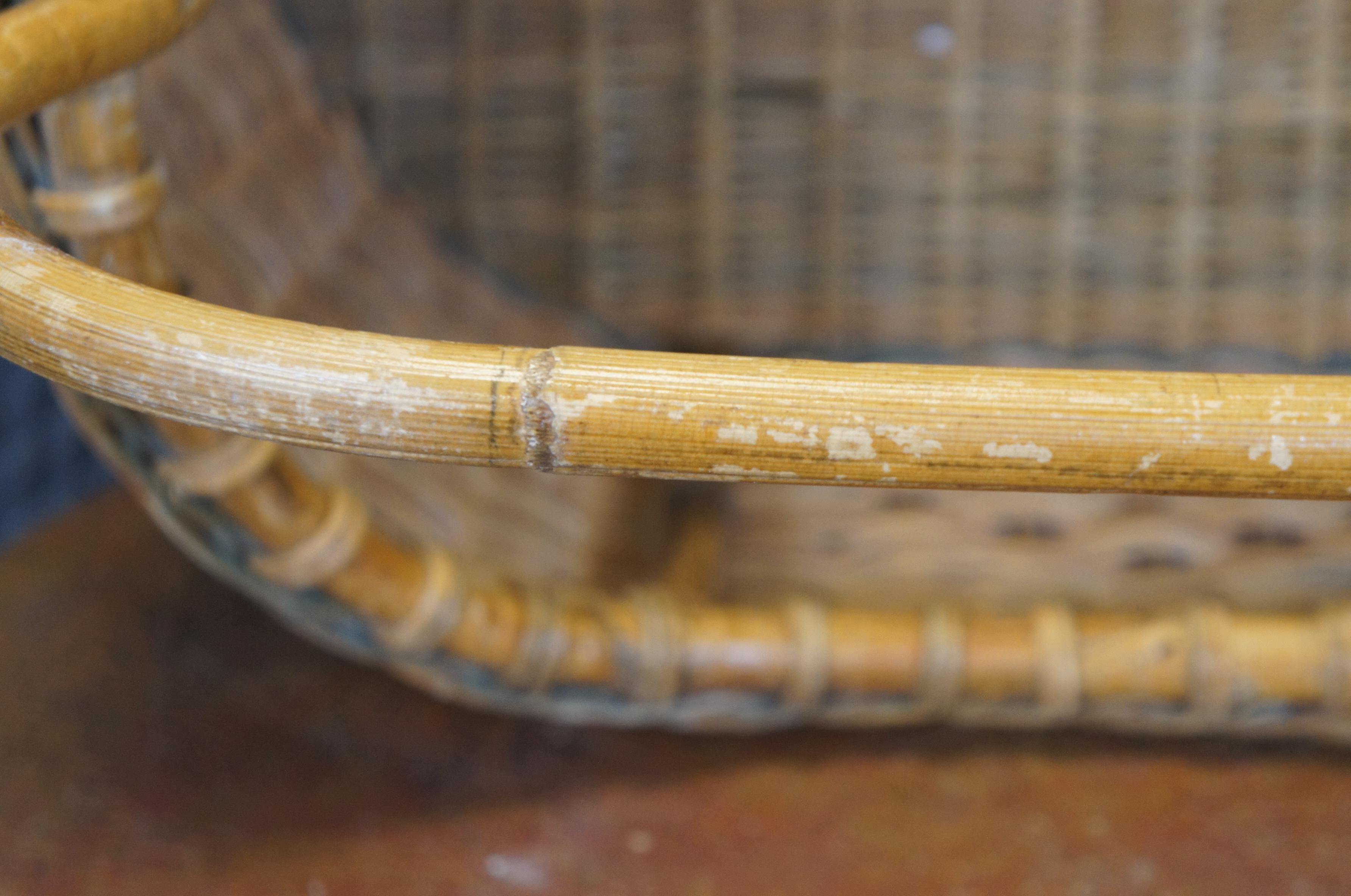 Grande cesto di vimini intrecciato d'epoca con manico di bambù e bengala 22