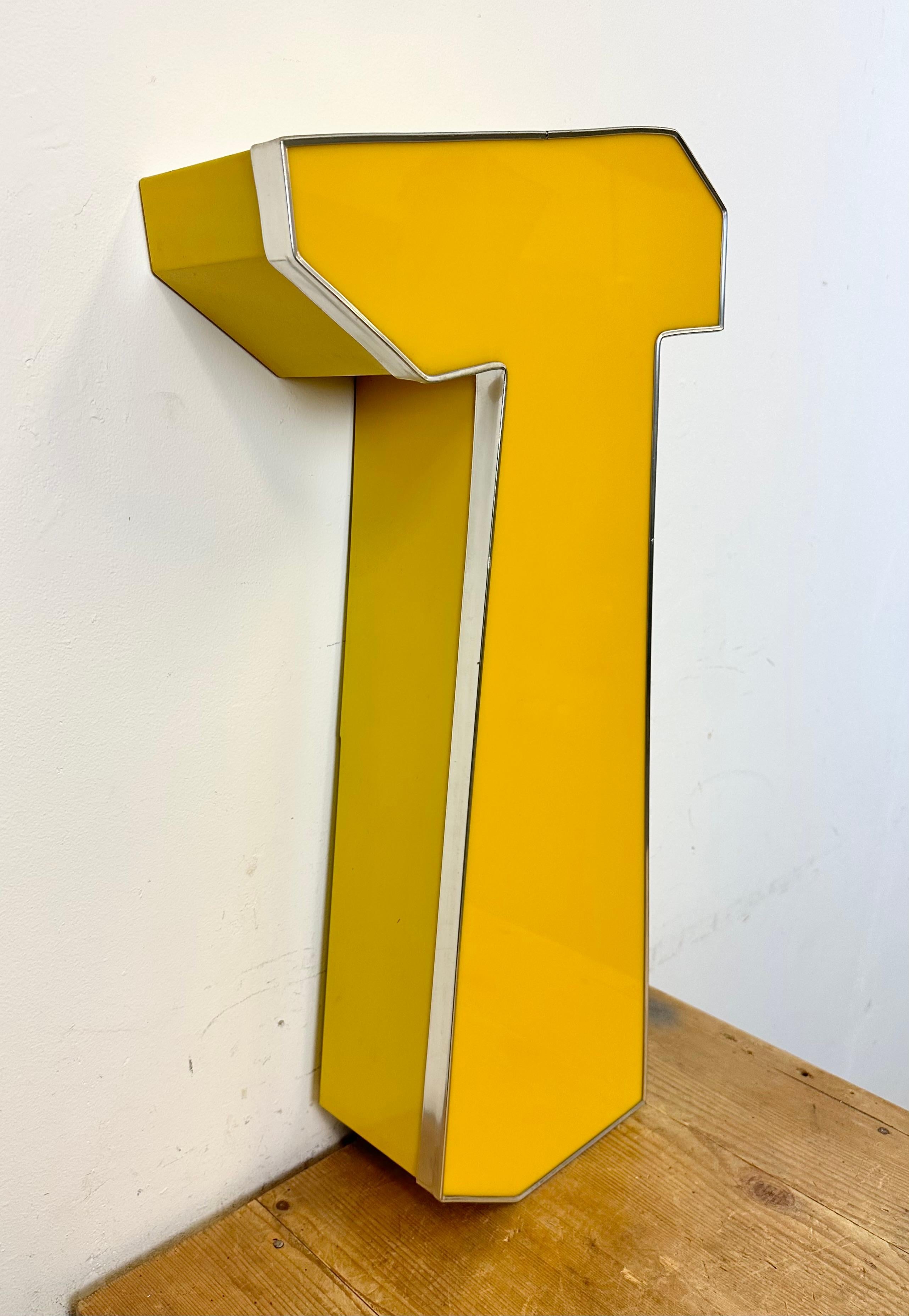 Großer gelber beleuchteter Vintage-Brief T, 1980er-Jahre (Chrom) im Angebot