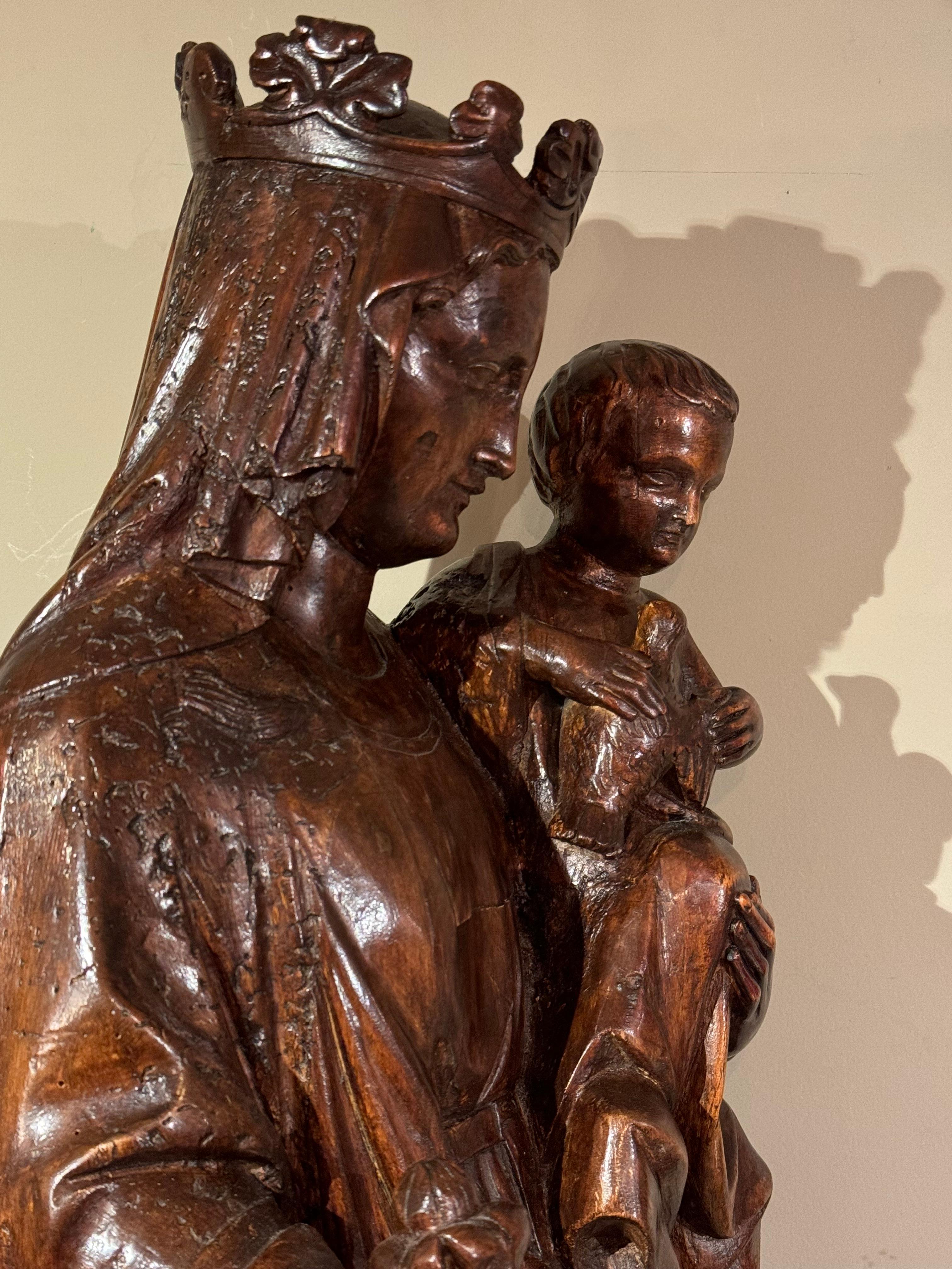 Una Virgen y un Niño muy grandes ( 49 pulgadas) , Champaña, hacia 1500 en venta 2