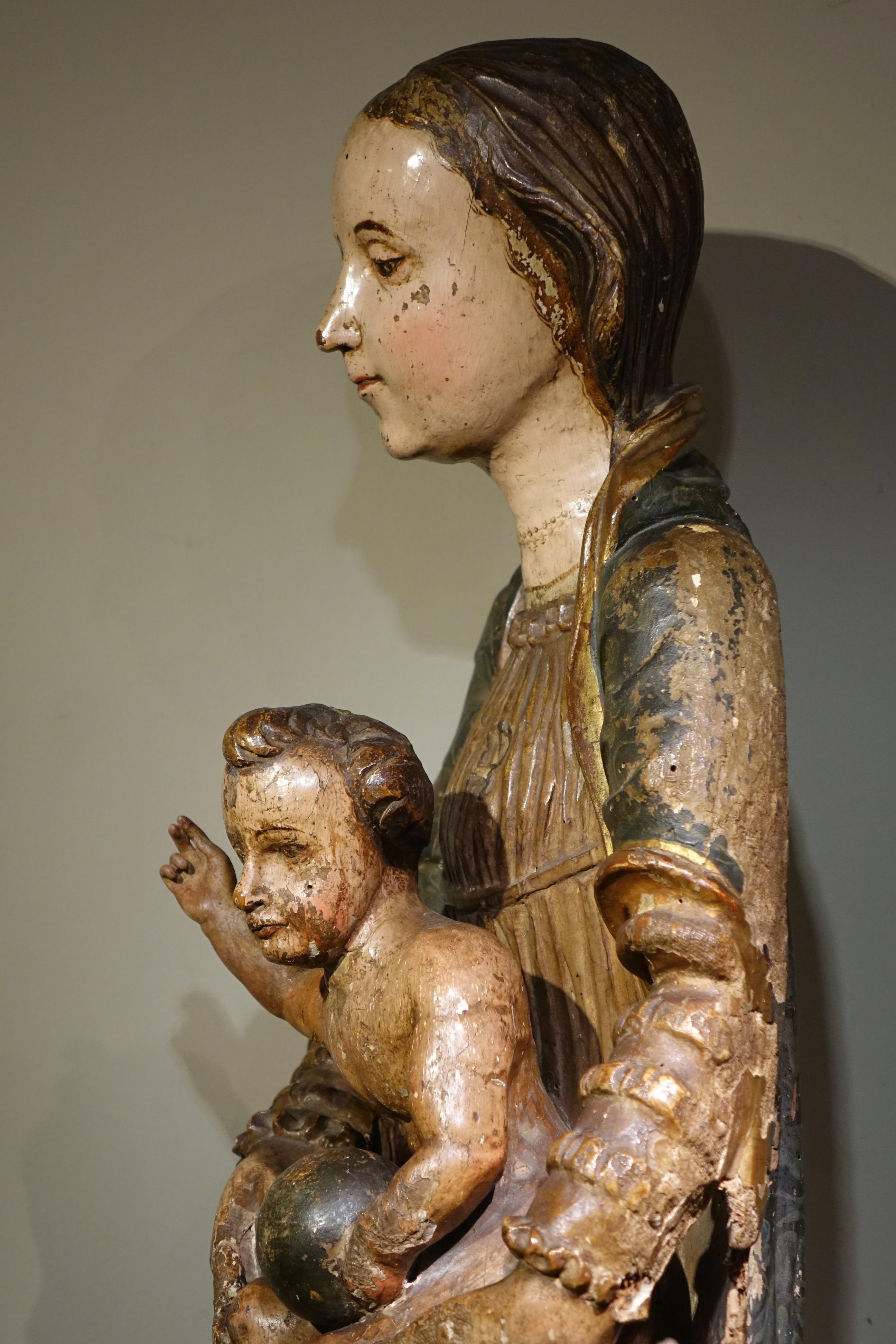 Grande Vierge et enfant en bois polychrome, Espagne, 16ème siècle en vente 1