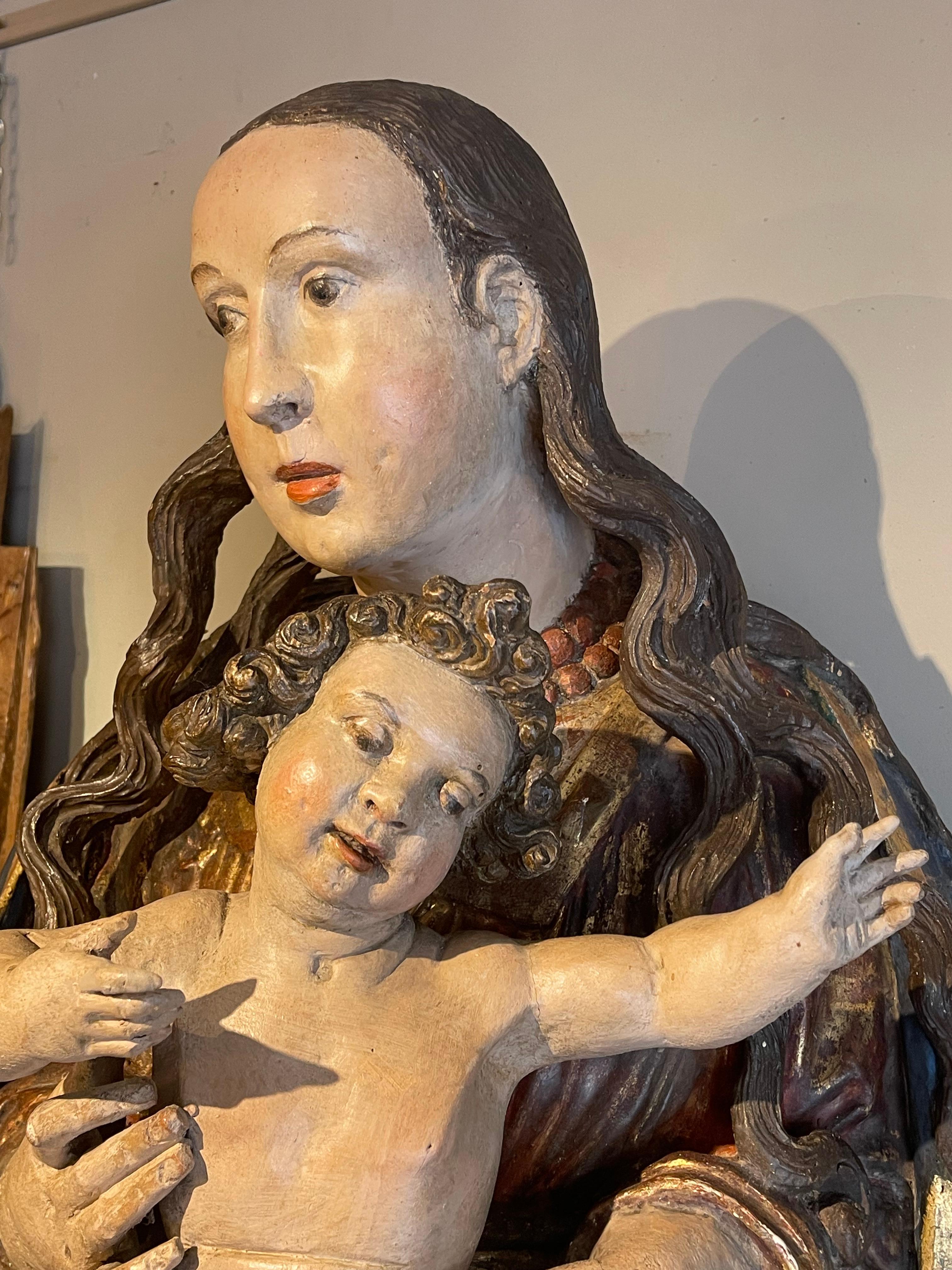 Sculpté à la main Grande Vierge et enfant, Tyrol, 16ème siècle en vente