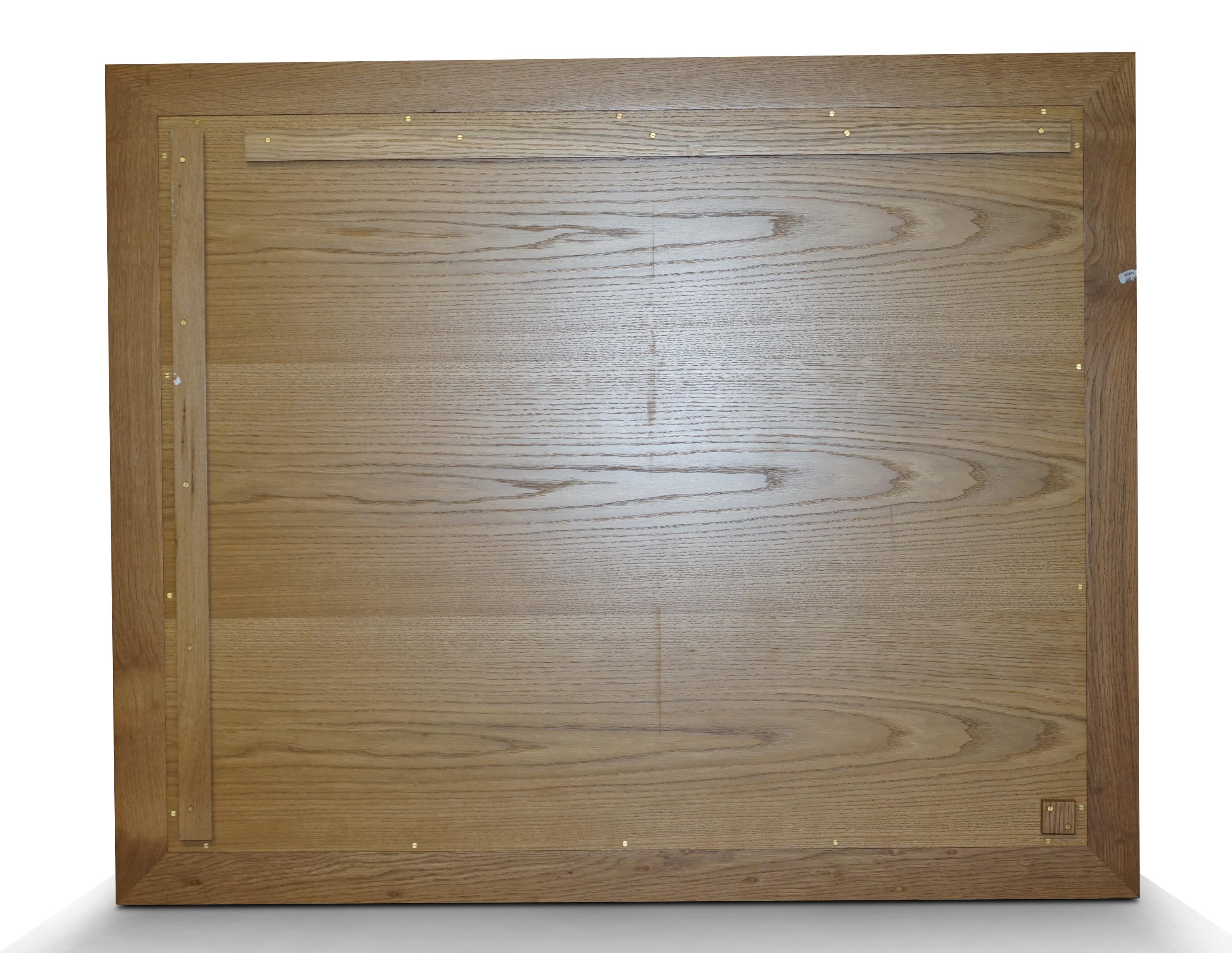 XX secolo Grande specchio da soffitto Viscount David Linley in noce satinato e sicomoro in vendita