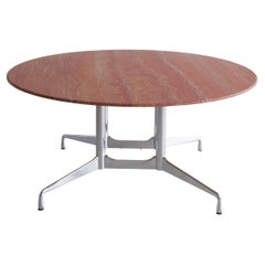 Gran mesa de comedor VITRA con tablero de piedra travertino, diseño Charles & Ray EAMES