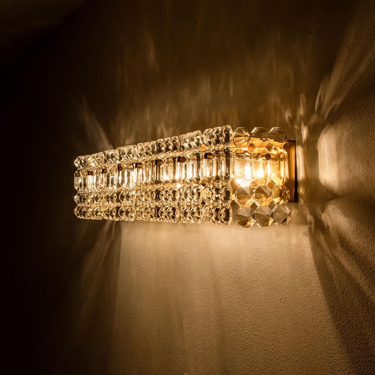 Aplique grande de cristal y latón de Kinkeldey, década de 1970 en Bueno estado para la venta en Rijssen, NL