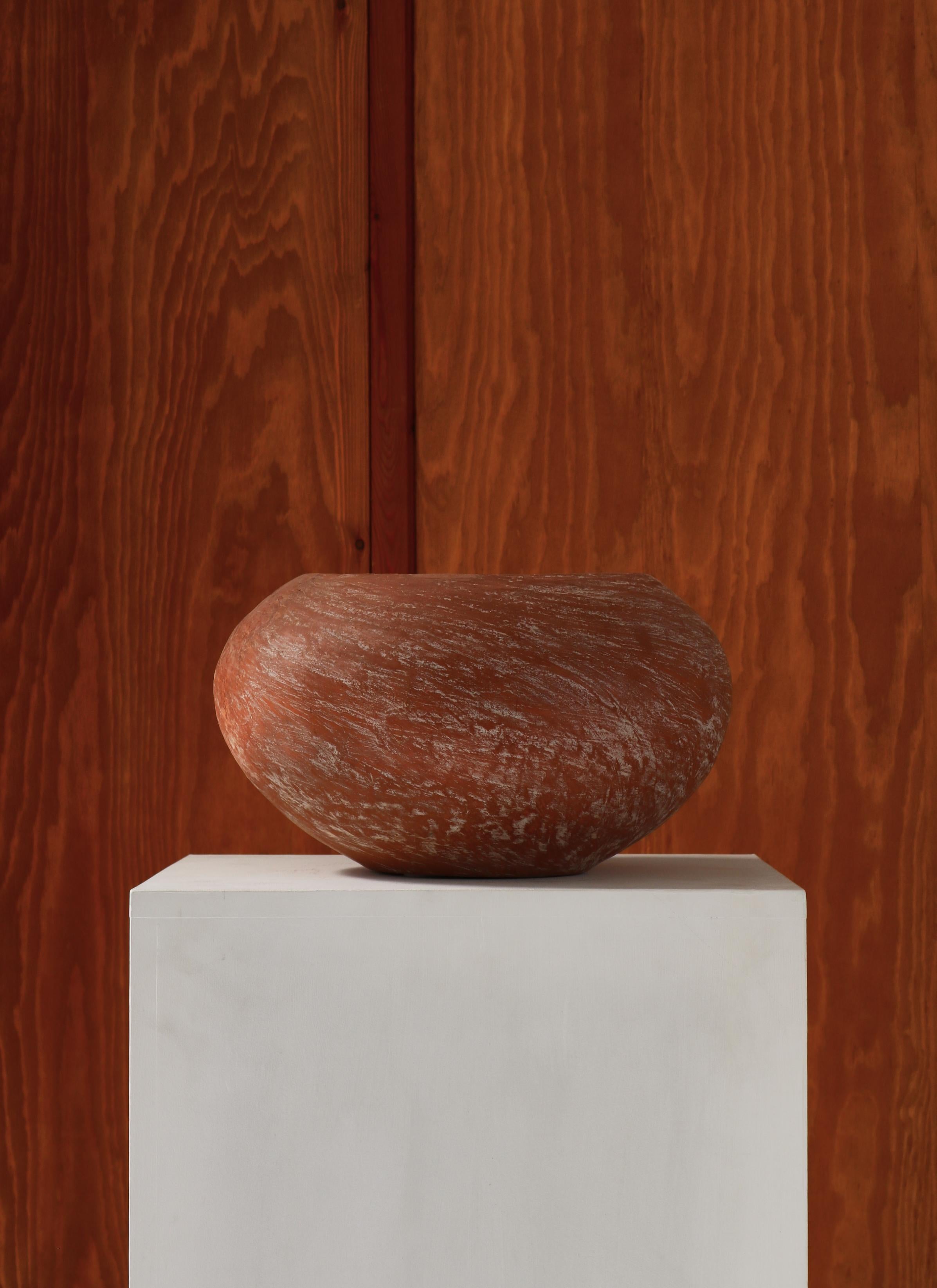 Beautiful and unique terracotta bowl by Danish artist Ole Bjørn Krüger (1922-2007). The bowl is made from lighty glazed chamotte clay that highlights the natural materials in a raw and beautiful way. Handmade by the artist in his own studio in the