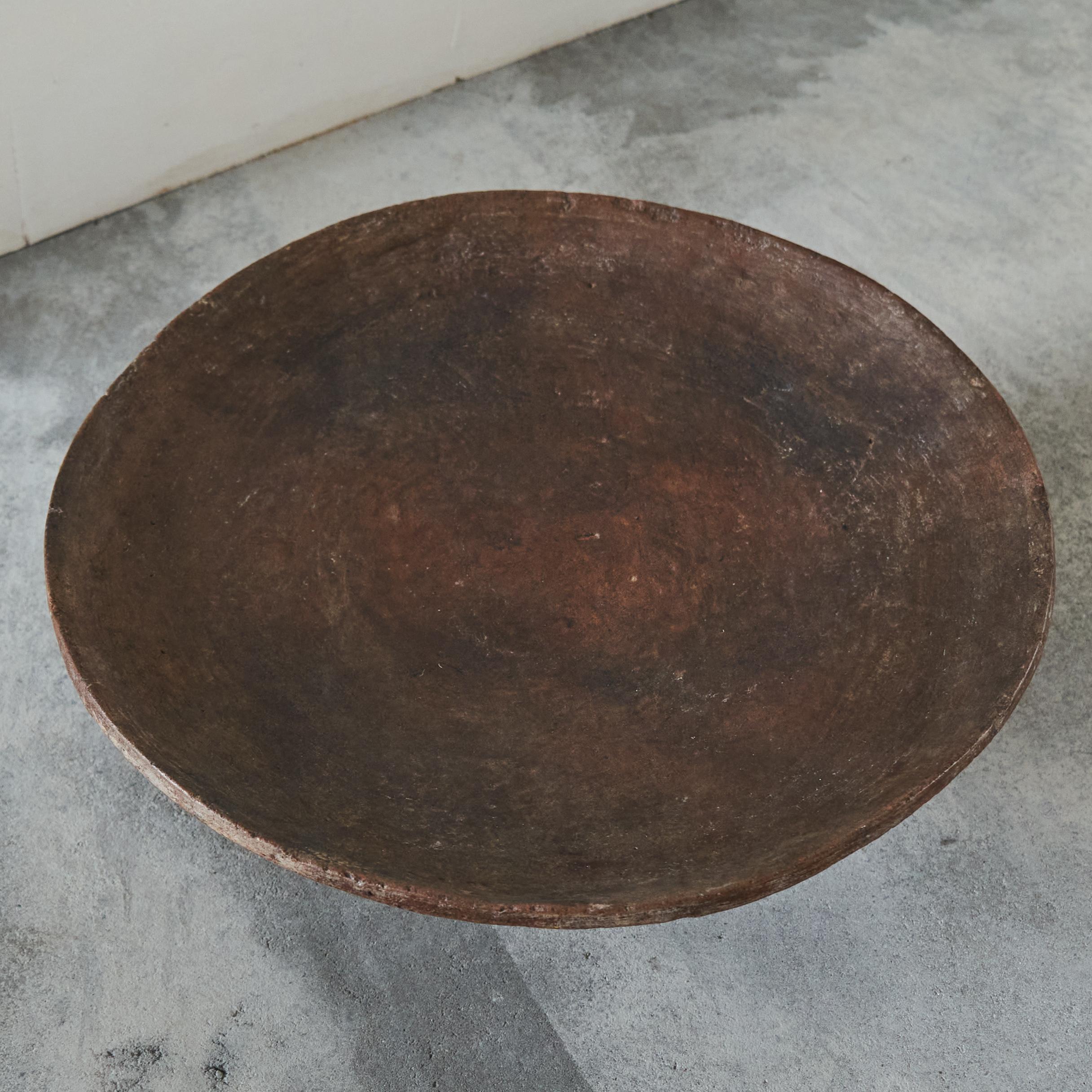 Grand centre de table ou bol de style Wabi Sabi en Studio Pottery Bon état à Tilburg, NL