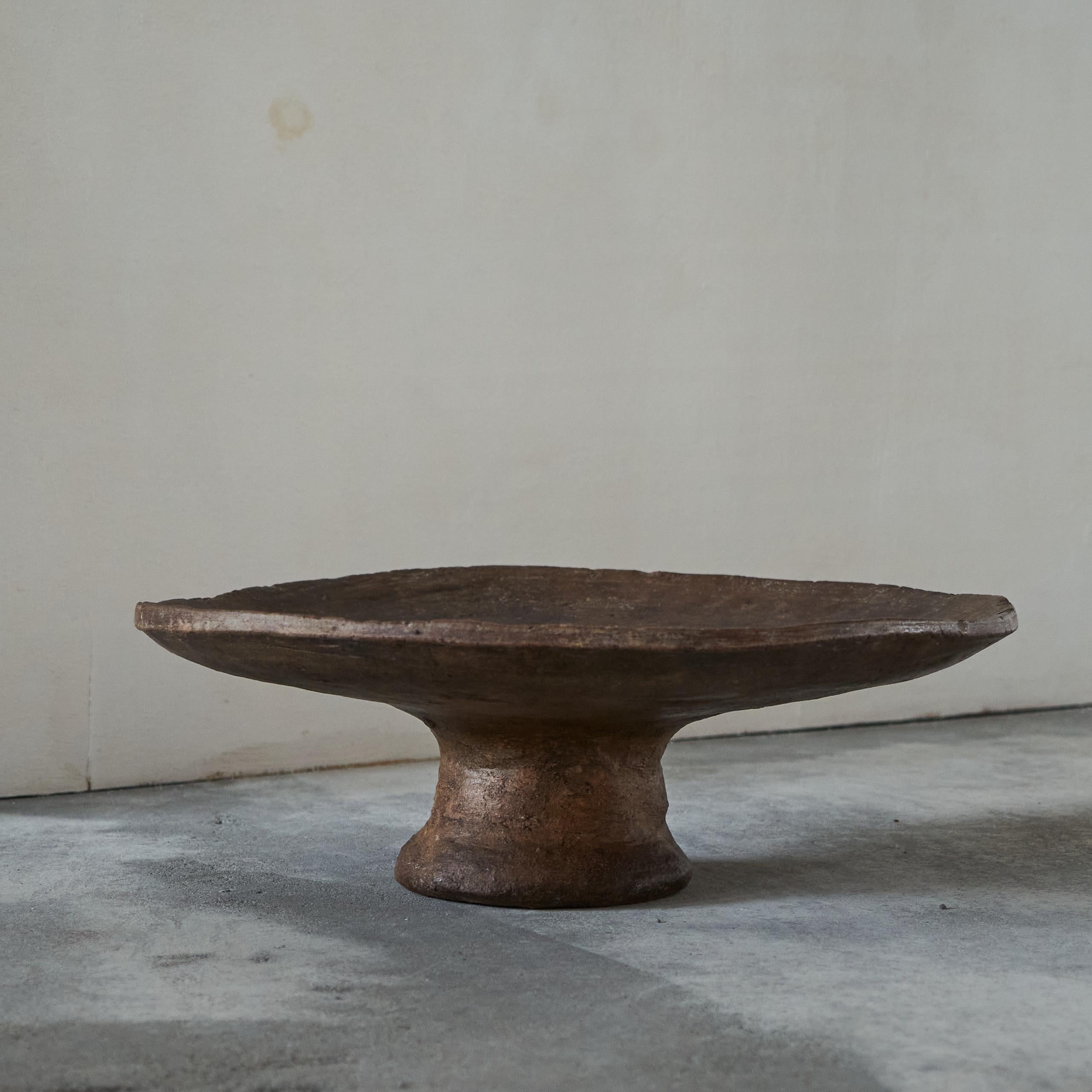 Poteries Grand centre de table ou bol de style Wabi Sabi en Studio Pottery