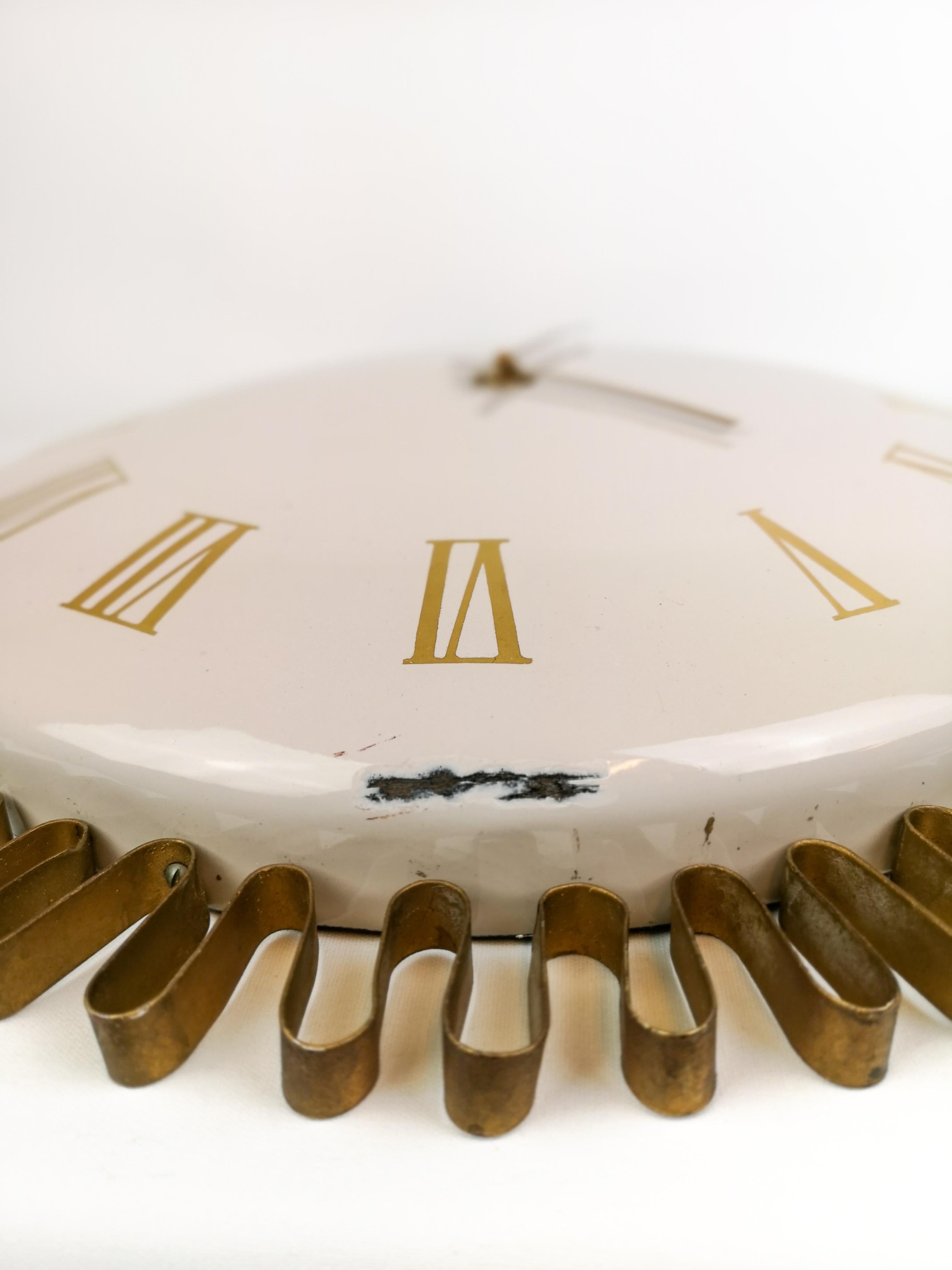 Large Wall Art Deco Clock in Enamel and Brass In Good Condition In Hillringsberg, SE