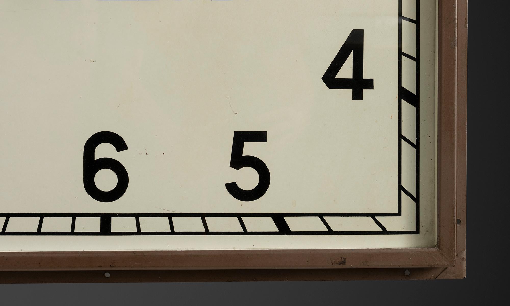 Large Wall Clock, England 1930 In Good Condition For Sale In Culver City, CA