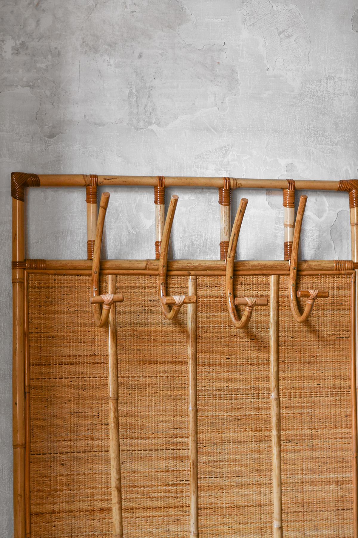 Italian Large wall coat hanger in rush and wicker, Italy 1980 For Sale