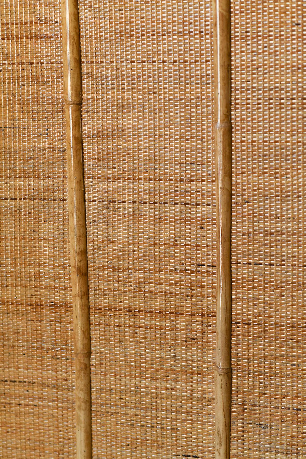 Wicker Large wall coat hanger in rush and wicker, Italy 1980 For Sale