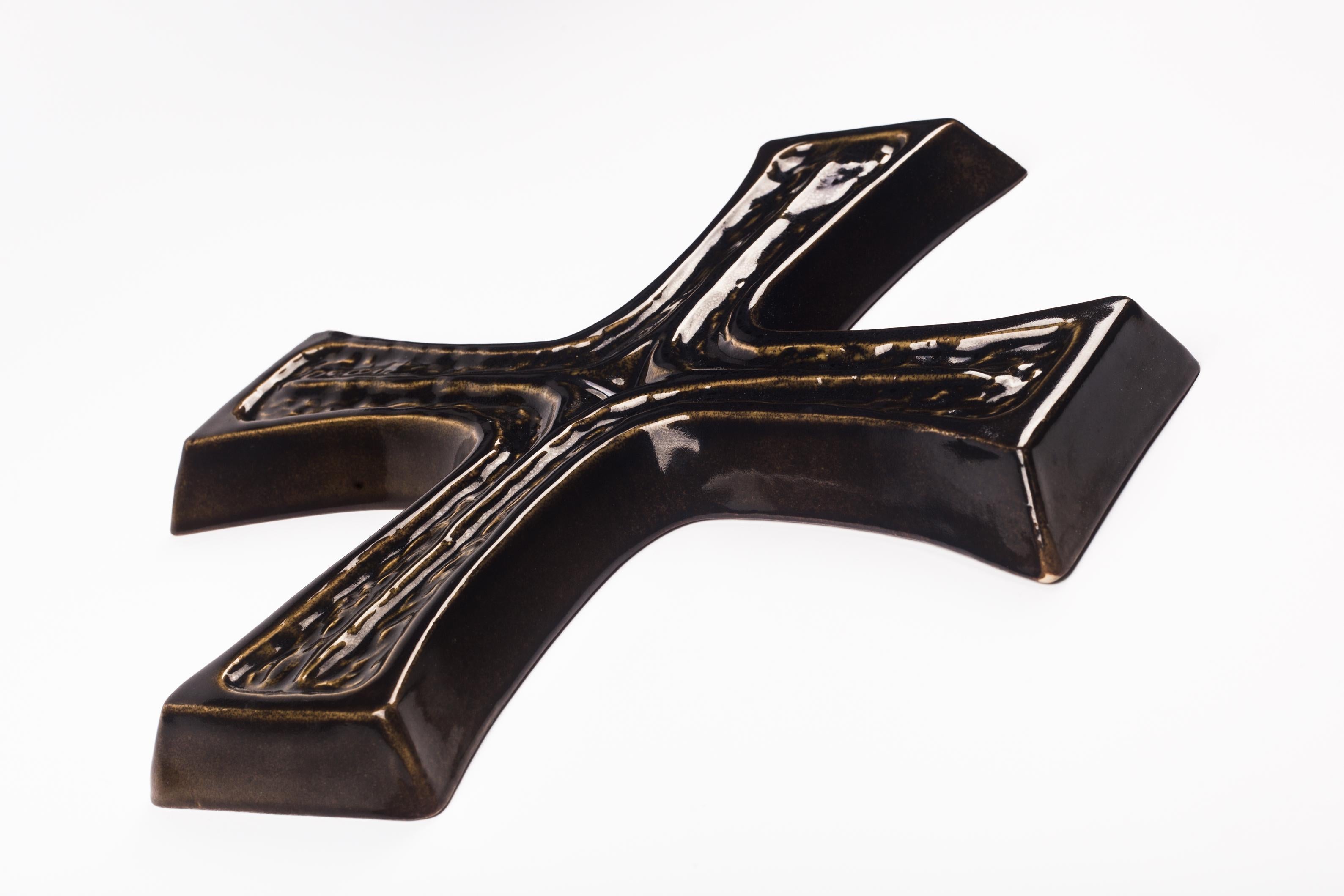 Large glazed wall cross in brown with textured design. This is a handmade one-of-a-kind piece that was part of a large collection of Belgian crosses made by artisan potters in the 1950s-1970s. A unique decorative item for anyone interested in Folk