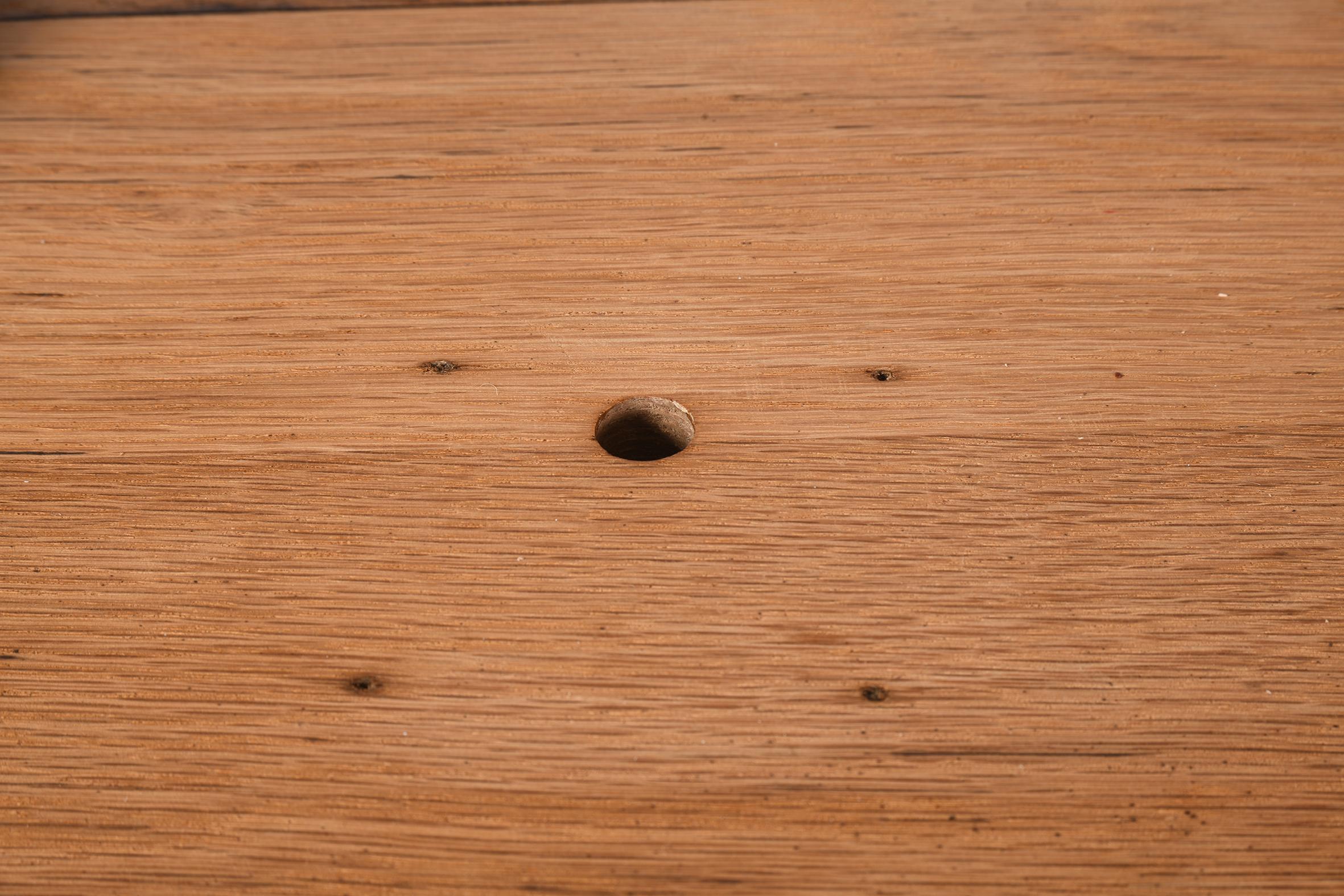 Grande scrivania a muro in rovere massiccio e bronzo a 6 cassetti Danimarca fine 19° secolo in vendita 6