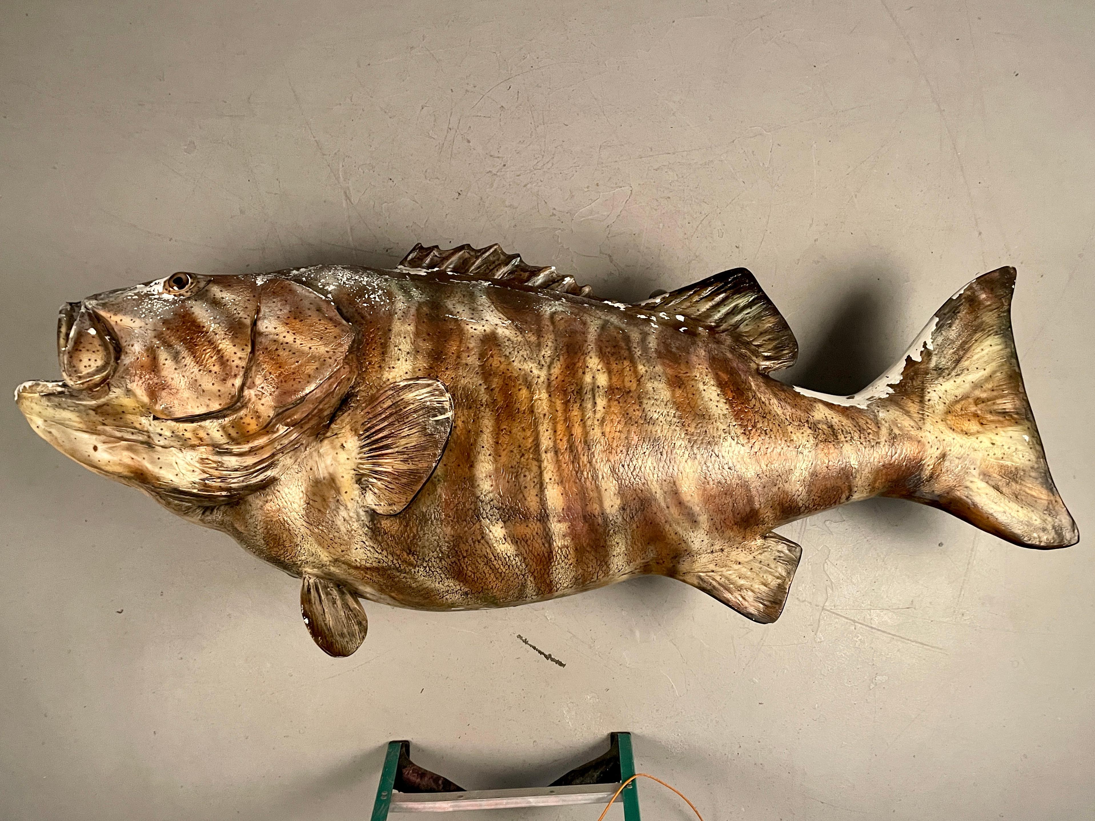 Vintage 7' Lange Werbe-Hängeskulptur eines hängenden Fisches, Vintage im Angebot 11