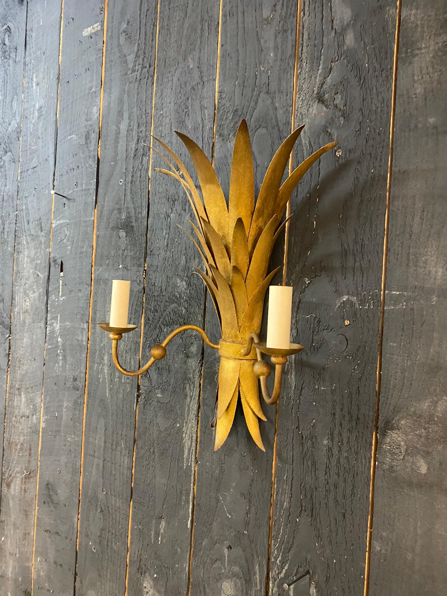Mid-Century Modern Large Wall Lamp in Gilded Metal, circa 1950 For Sale