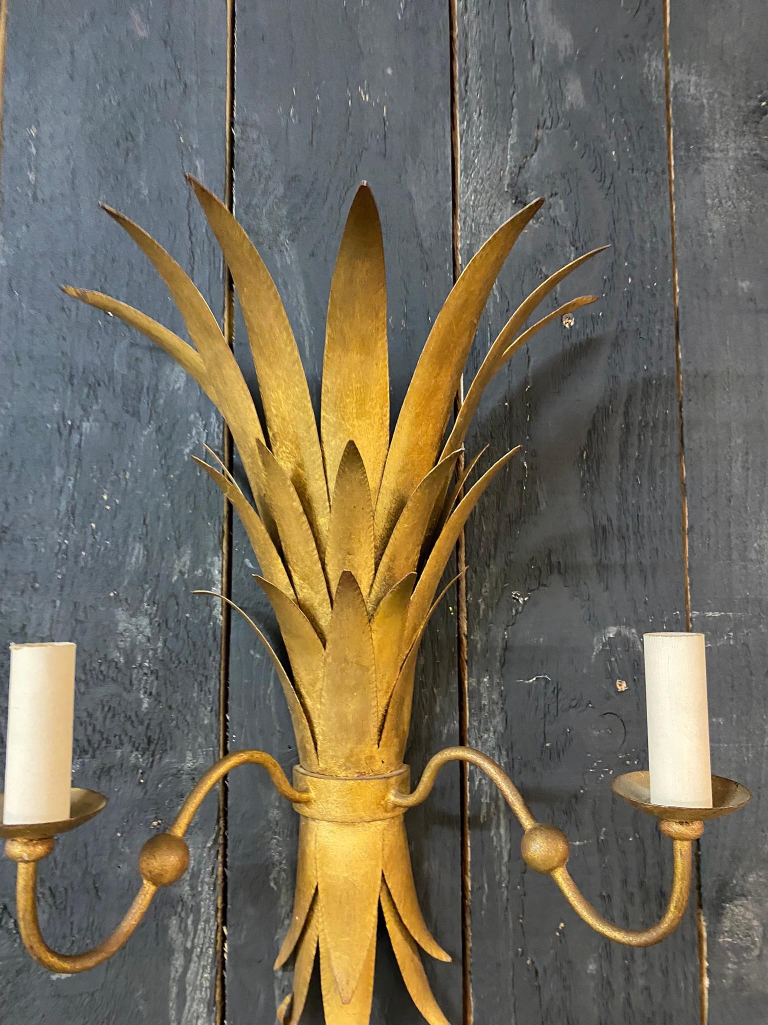 20th Century Large Wall Lamp in Gilded Metal, circa 1950 For Sale