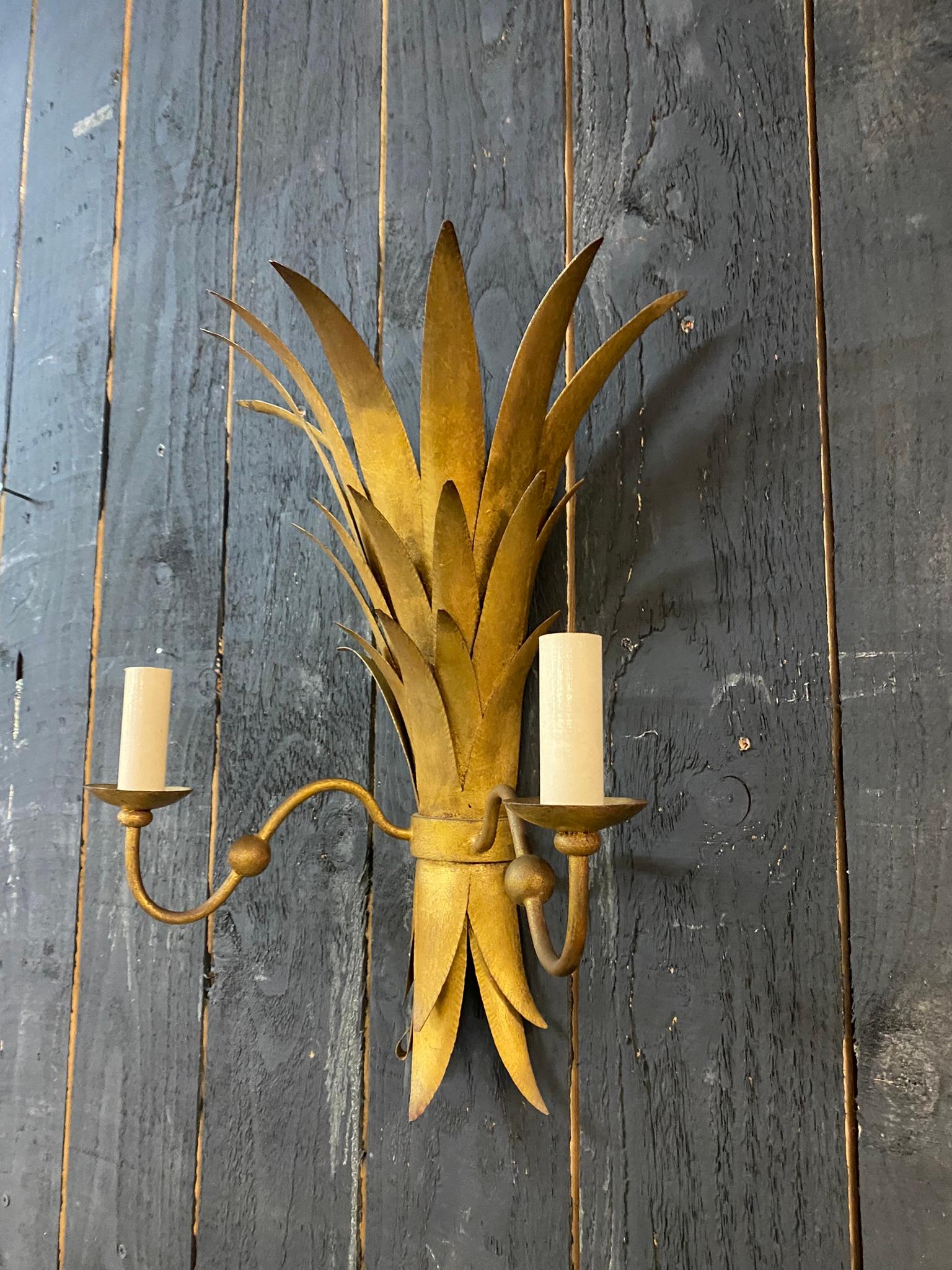 Large Wall Lamp in Gilded Metal, circa 1950 For Sale 1