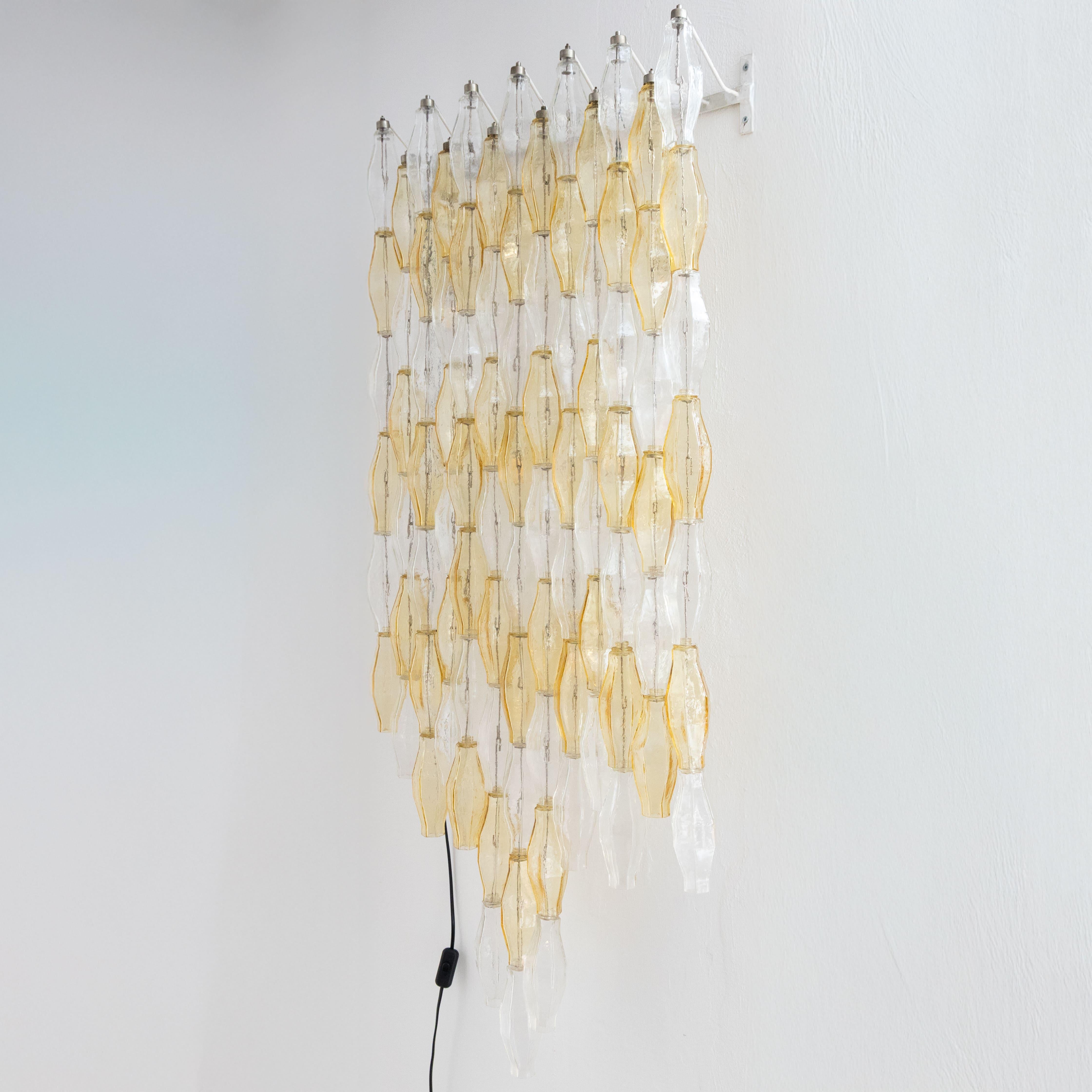 Large Poliedri wall lamp, design and production, Italy, 1950. Wall lamps composed of Polyhedron elements in blown crystal glass, arranged on several levels. The structure is made of chrome-plated metal, giving it a timeless effect. Good overall