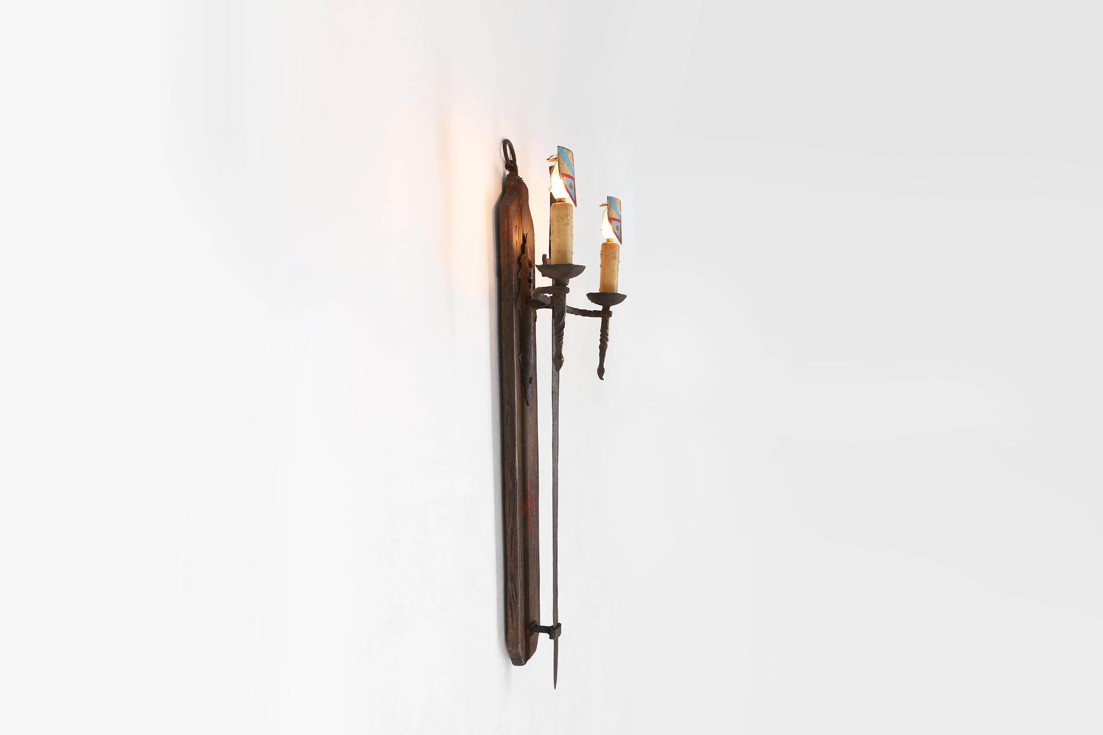 Large wall lamp with sword, 1950's In Good Condition For Sale In Meulebeke, BE