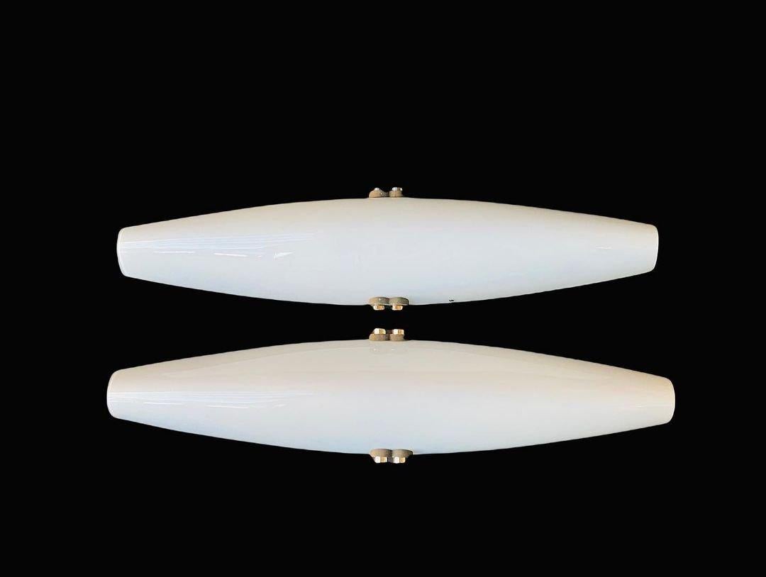 - Rare Gorgeous Large Wall Lamps by Venini for Veart.

- Made of murano glass


Wall sconces from the Italian manufacturer Venini for Veart. The frame of the model is made of murano glass of white color slightly dimming the brightness of the