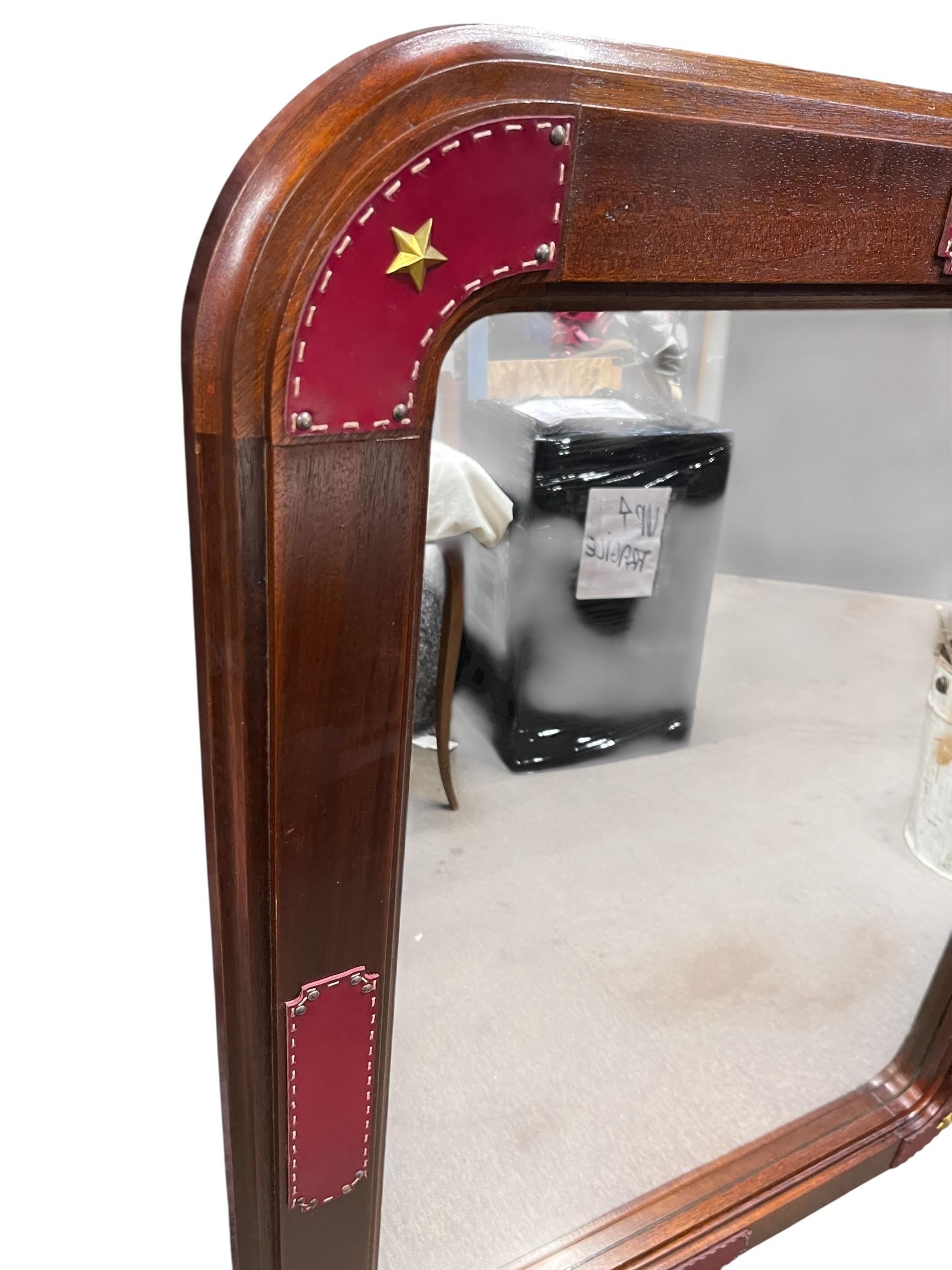 Milieu du XXe siècle Large wall mirror with stitched leather by Jacques Adnet en vente