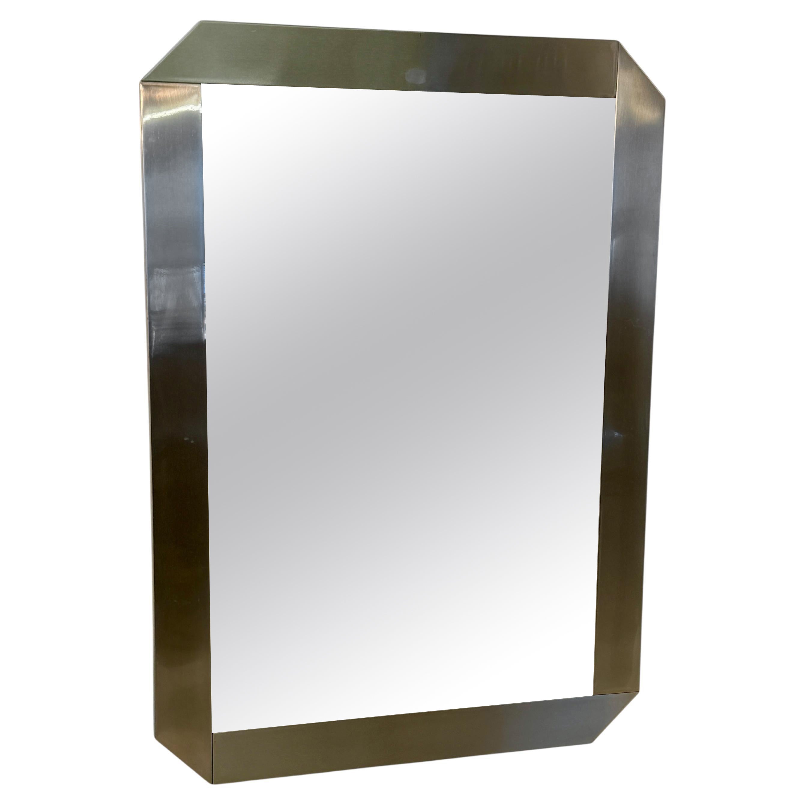Grand miroir mural avec large cadre en métal brossé