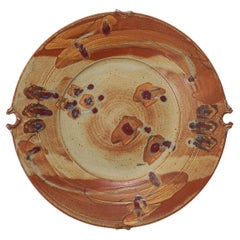 Grande piatto decorativo in ceramica montato a parete "Firmato