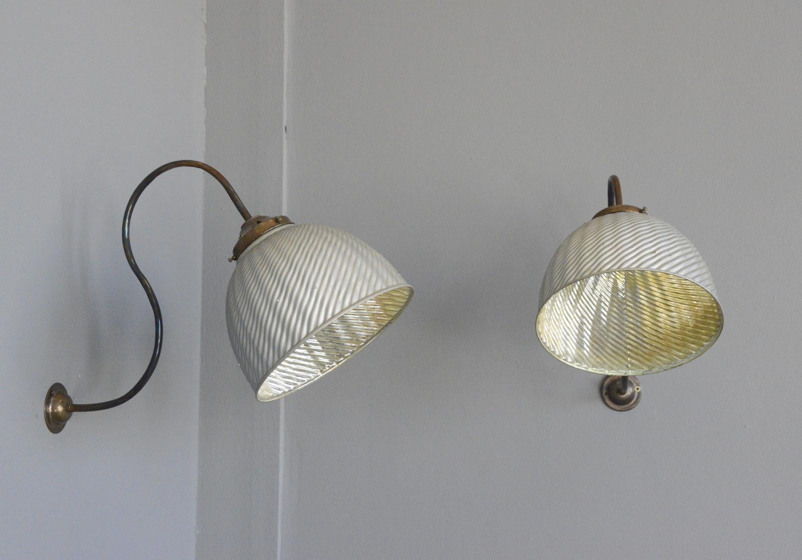 Large wall-mounted mercury lights, circa 1920s

- Price is per light (2 available)
- Curved copper arms
- Mercury glass mirrored reflectors
- Takes E27 fitting bulbs
- Wires directly into the wall
- Czech ~ 1920s
- Measures: 25cm wide x 50cm tall x