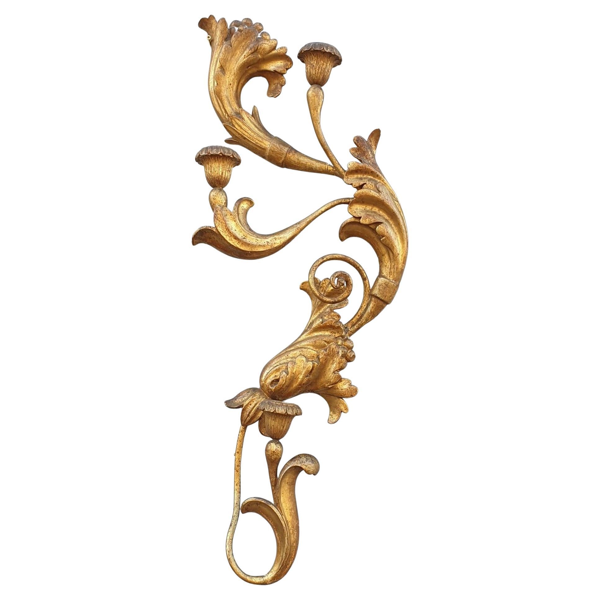 Large Wall Sconce in Carved Golden Wood, Tuscany Xixth Century For Sale
