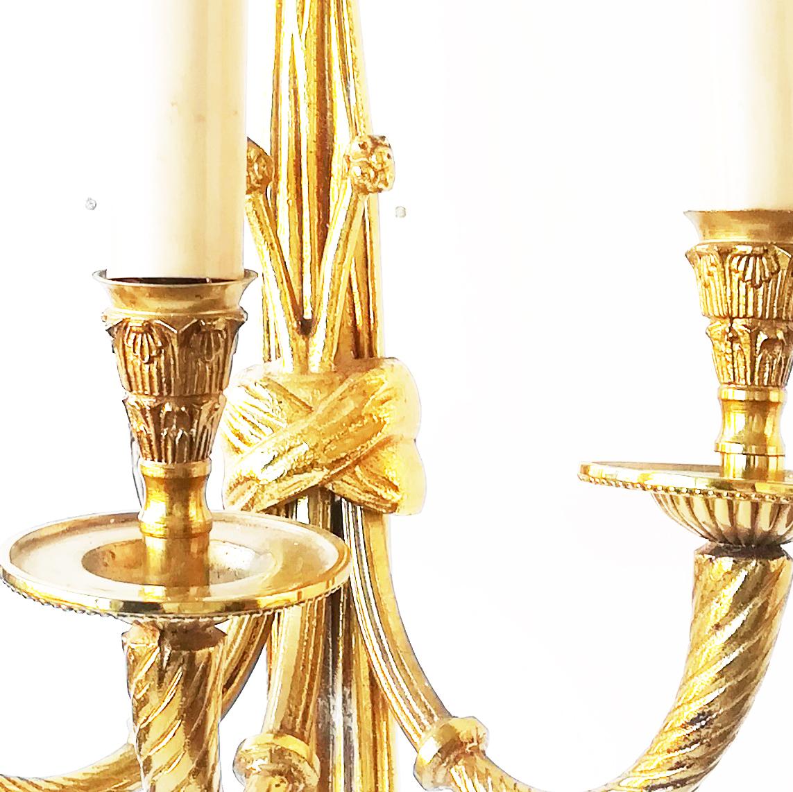Last days!!!!
I accept reasonable offers on my entire catalog (small and medium-sized items only)



Pair of large wall sconces bronze doré Louis XVI style of the first half of the 20th century.

Shades can be placed on top of the candle.

This