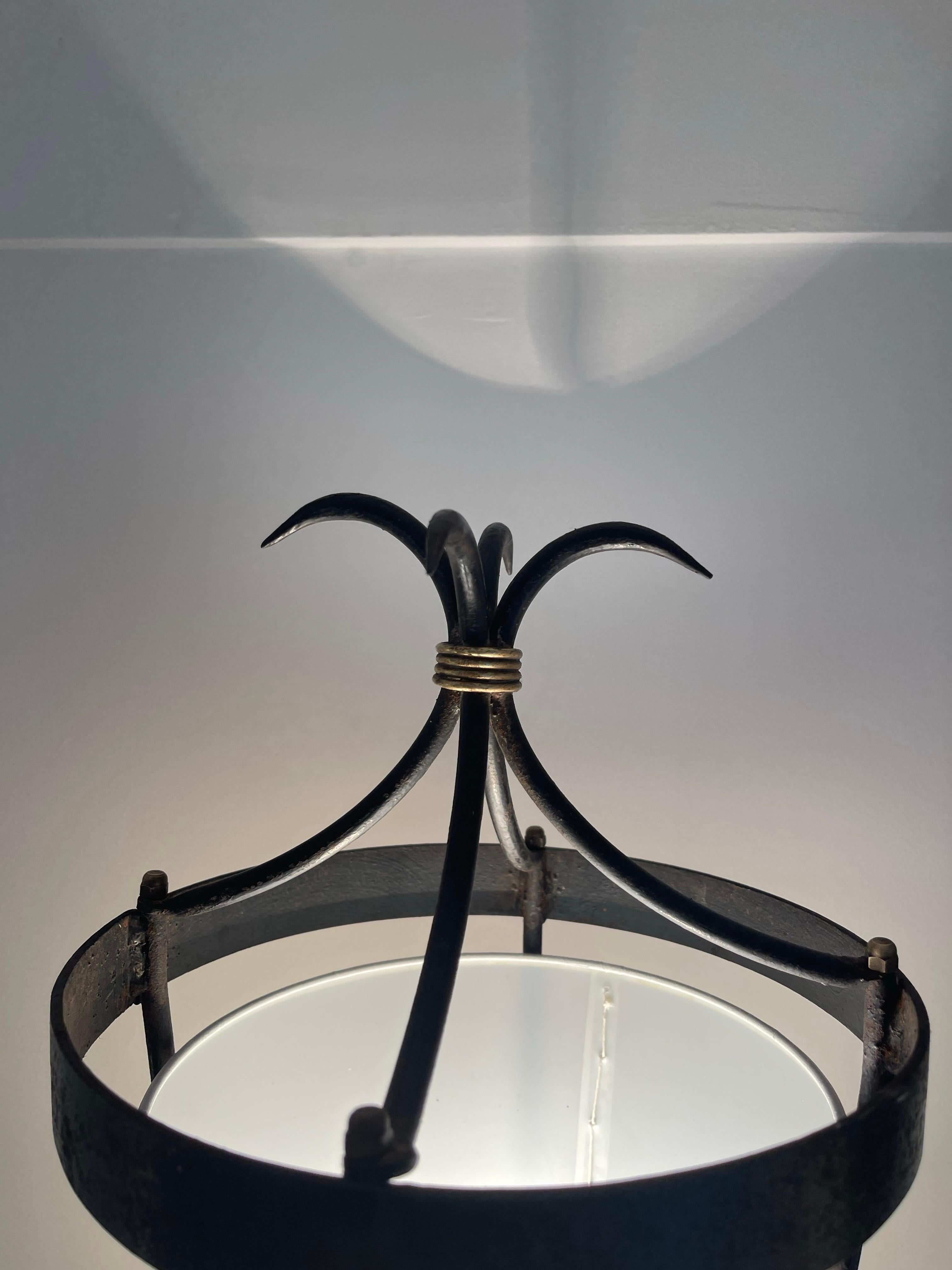 Metallo Grandi appliques Torchères di Jacques Adnet, circa 1950. in vendita