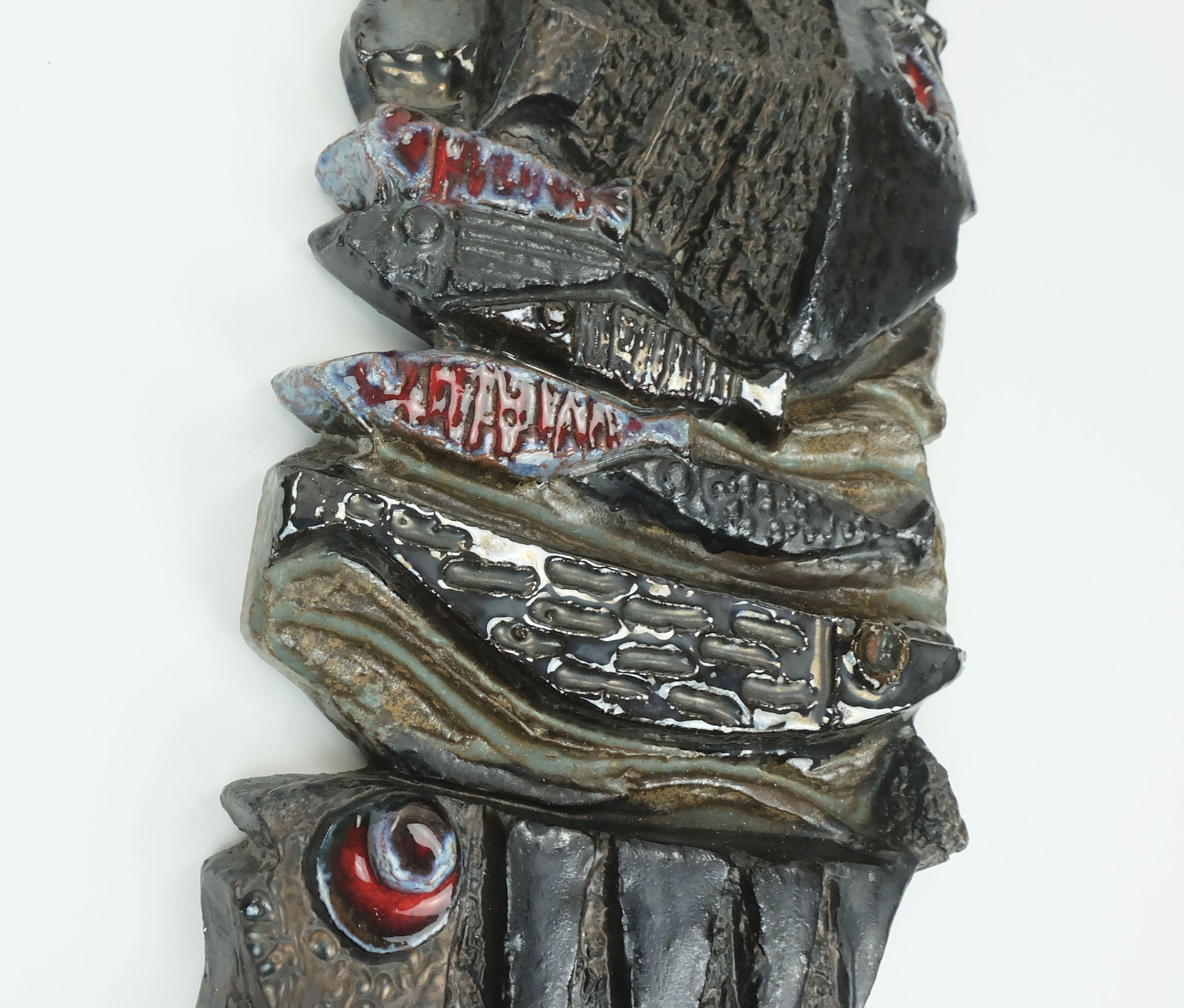 Fin du 20e siècle grand CARRELAGE MURAL céramique poisson relief elisabeth vandeweghe atelier perignem belgiu en vente