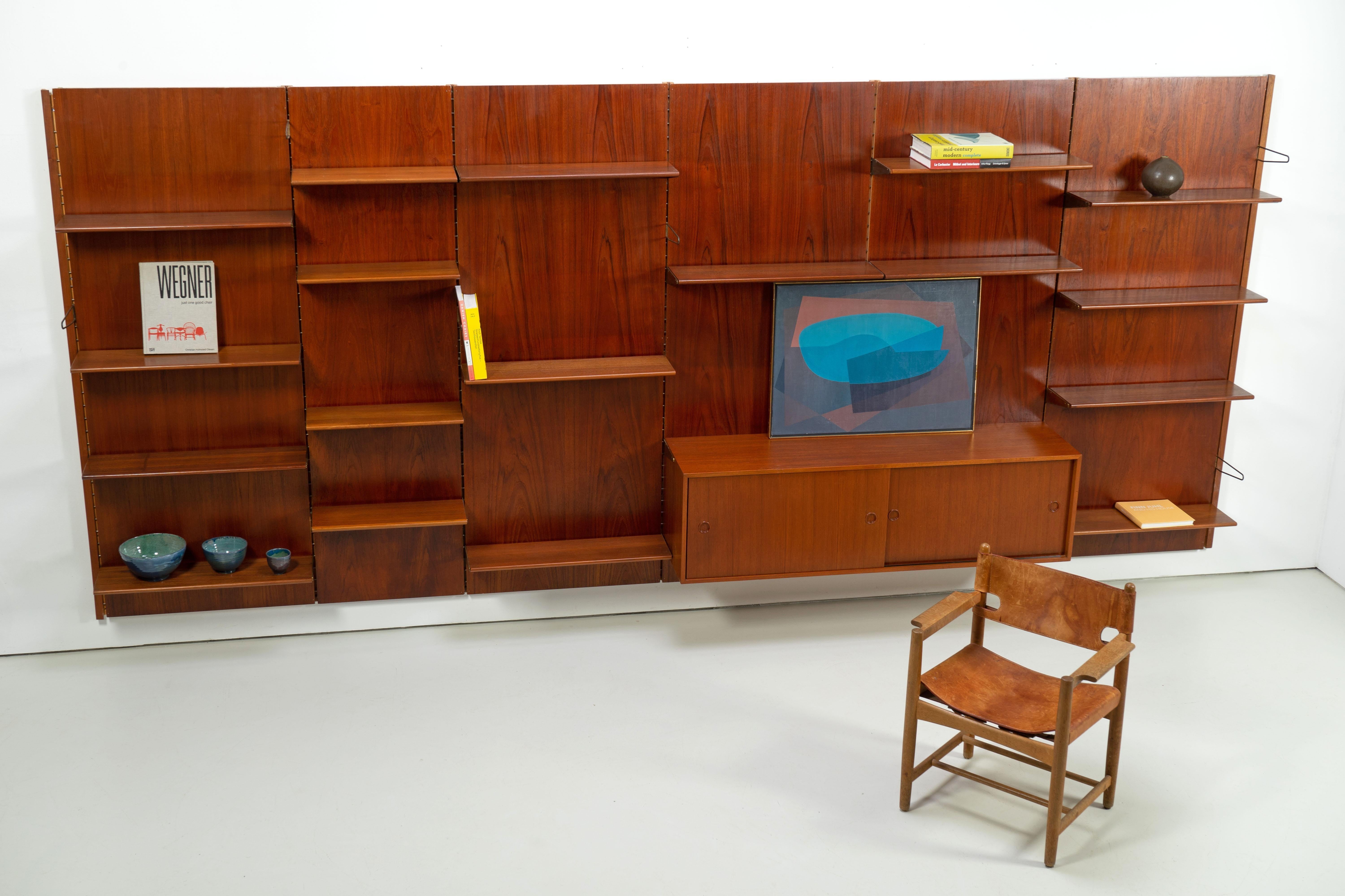 Scandinavian Modern Large Wall Unit / Bookcase by Finn Juhl BO71 for Bovirke, Denmark, Teak Brass